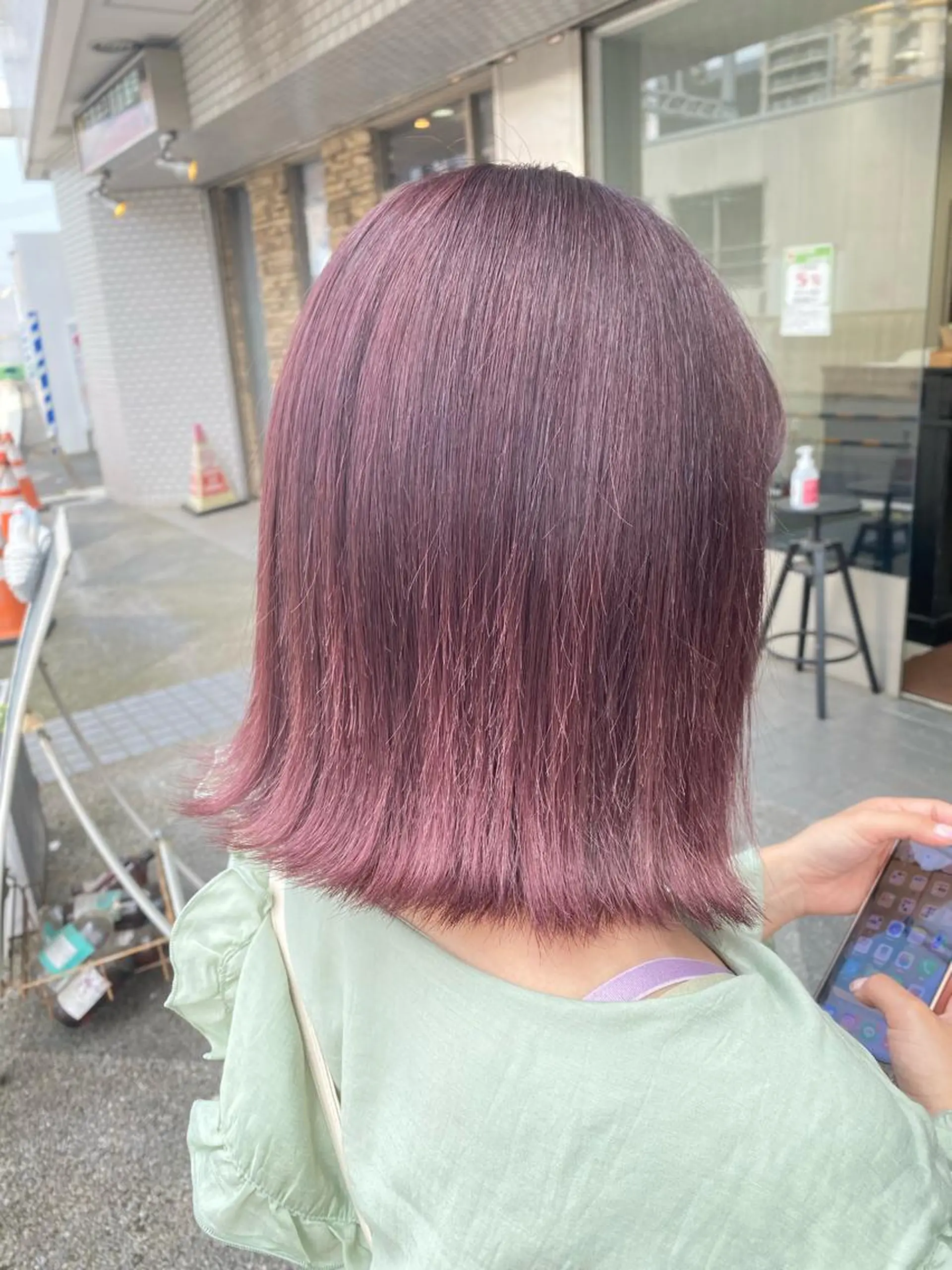 ミディアム カラー 透明感カラー イルミナカラー ピンクカラー ピンクパープル パープルカラー Crescere所属・小島 凜のヘアスタイル