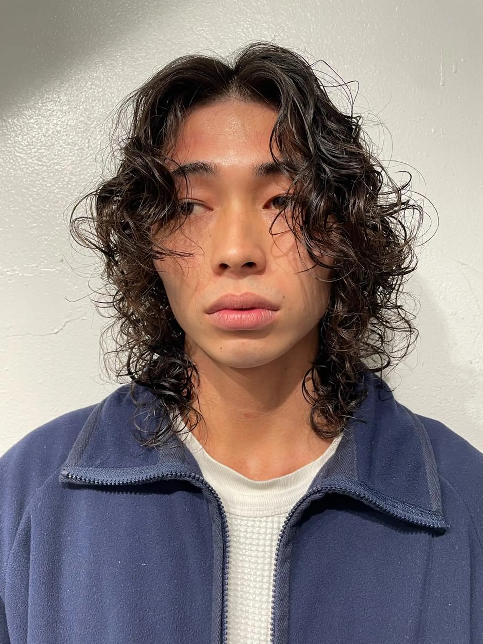 ミディアム カラー パーマ ヘアアレンジ メンズ ミディアムパーマ メンズバレイヤージュ メンズブリーチ センターパート フェードカット パーマ トリートメント ハイトーン/レイヤー 🌸さくらのヘアスタイル