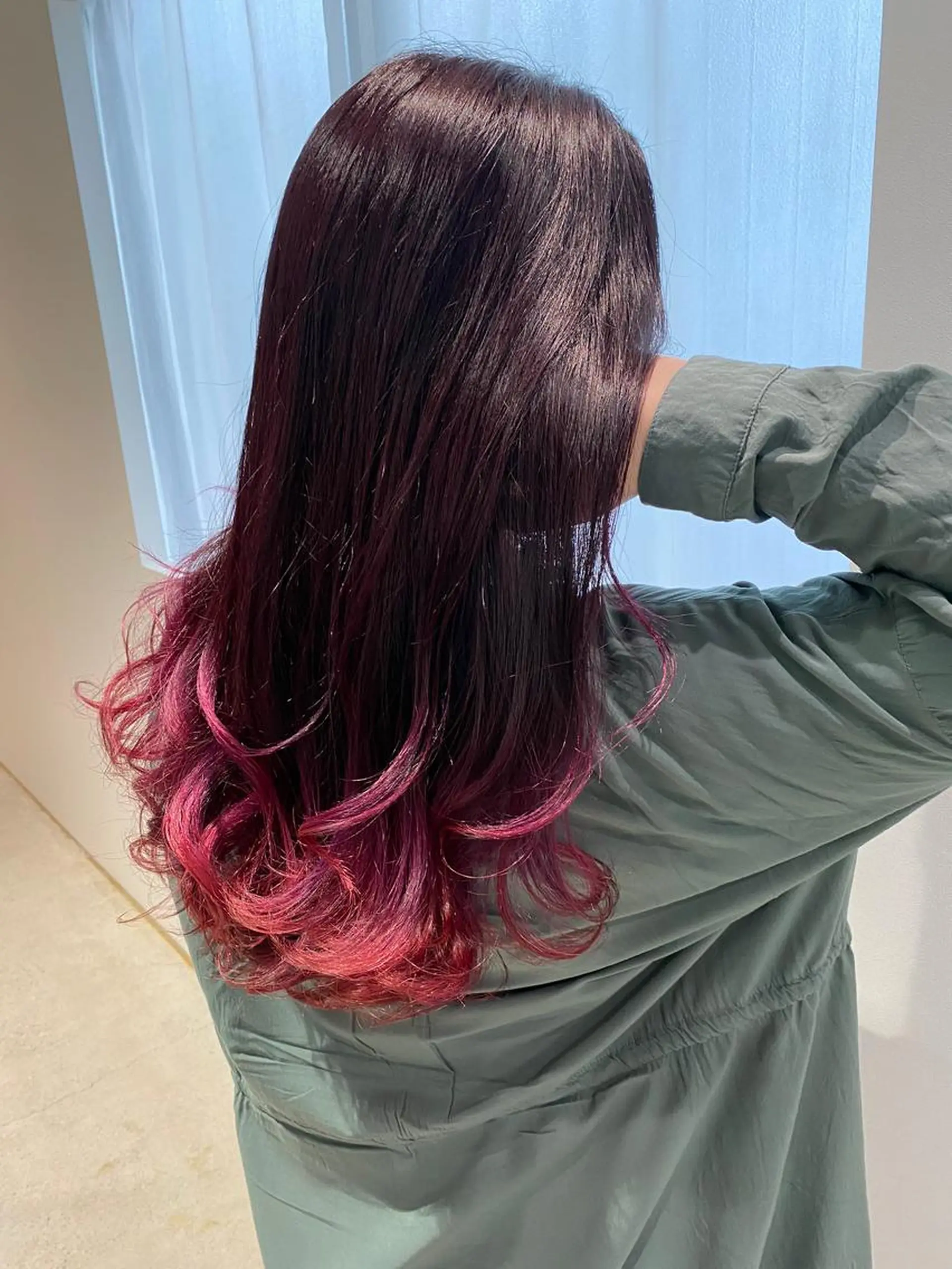 セミロング カラー グラデーションカラー ピンクカラー ピンクパープル パープルカラー MUK ムクのヘアスタイル