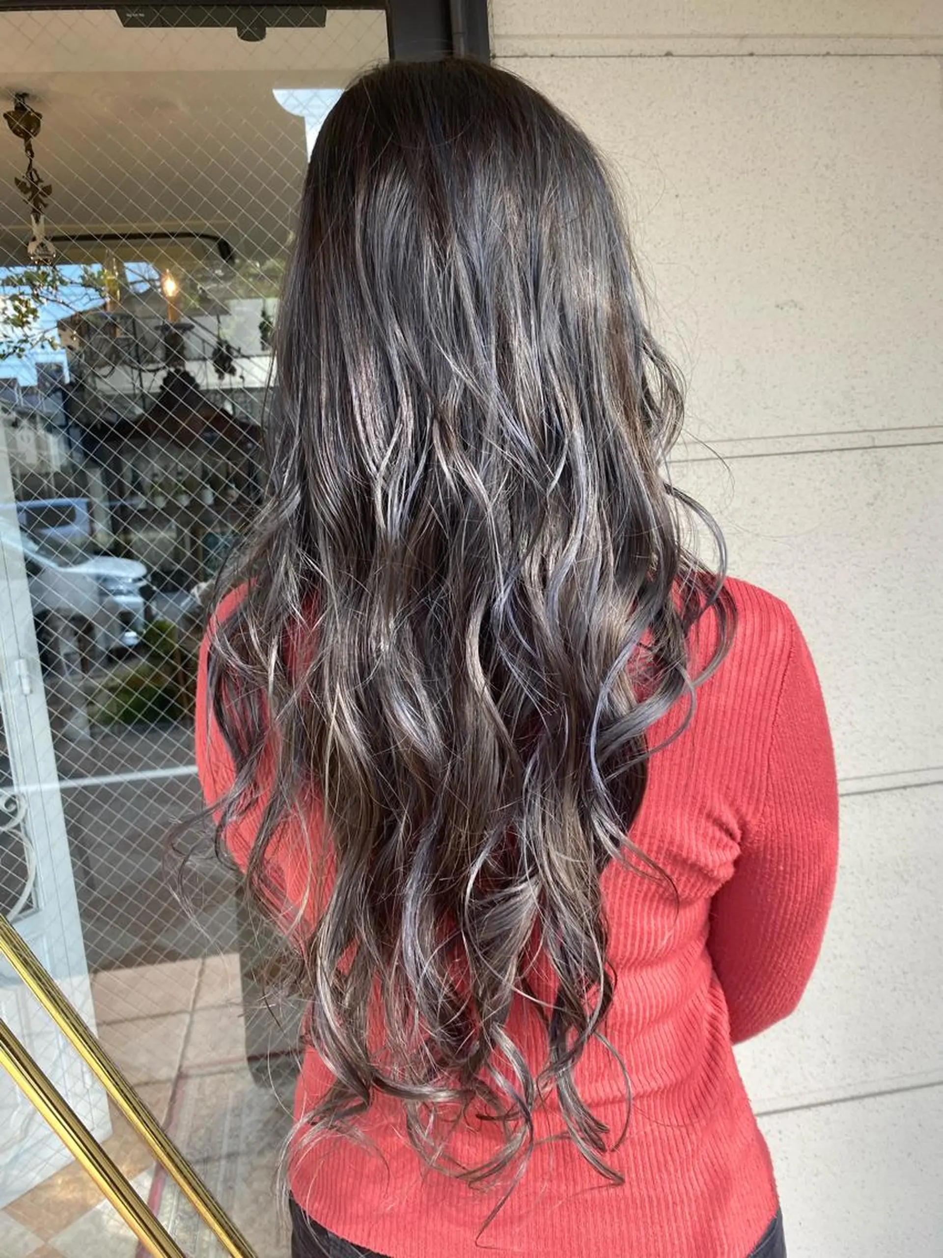 ロング カラー 三好 美里のヘアスタイル