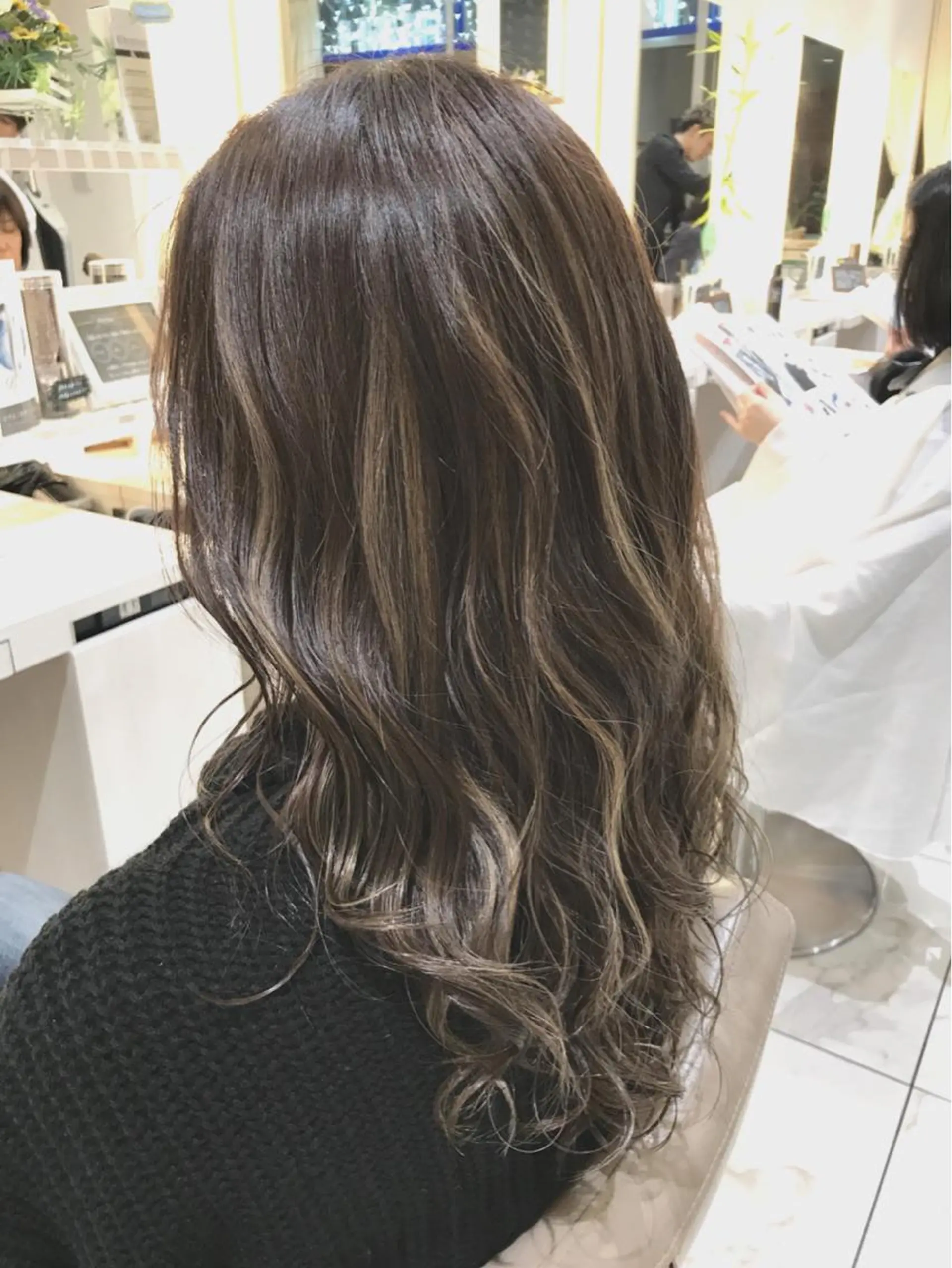 ミディアム カラー ブリーチ グレージュ ハイライトカラー ハイライト 山崎俊輔/髪質改善 /バレイヤージュのヘアスタイル