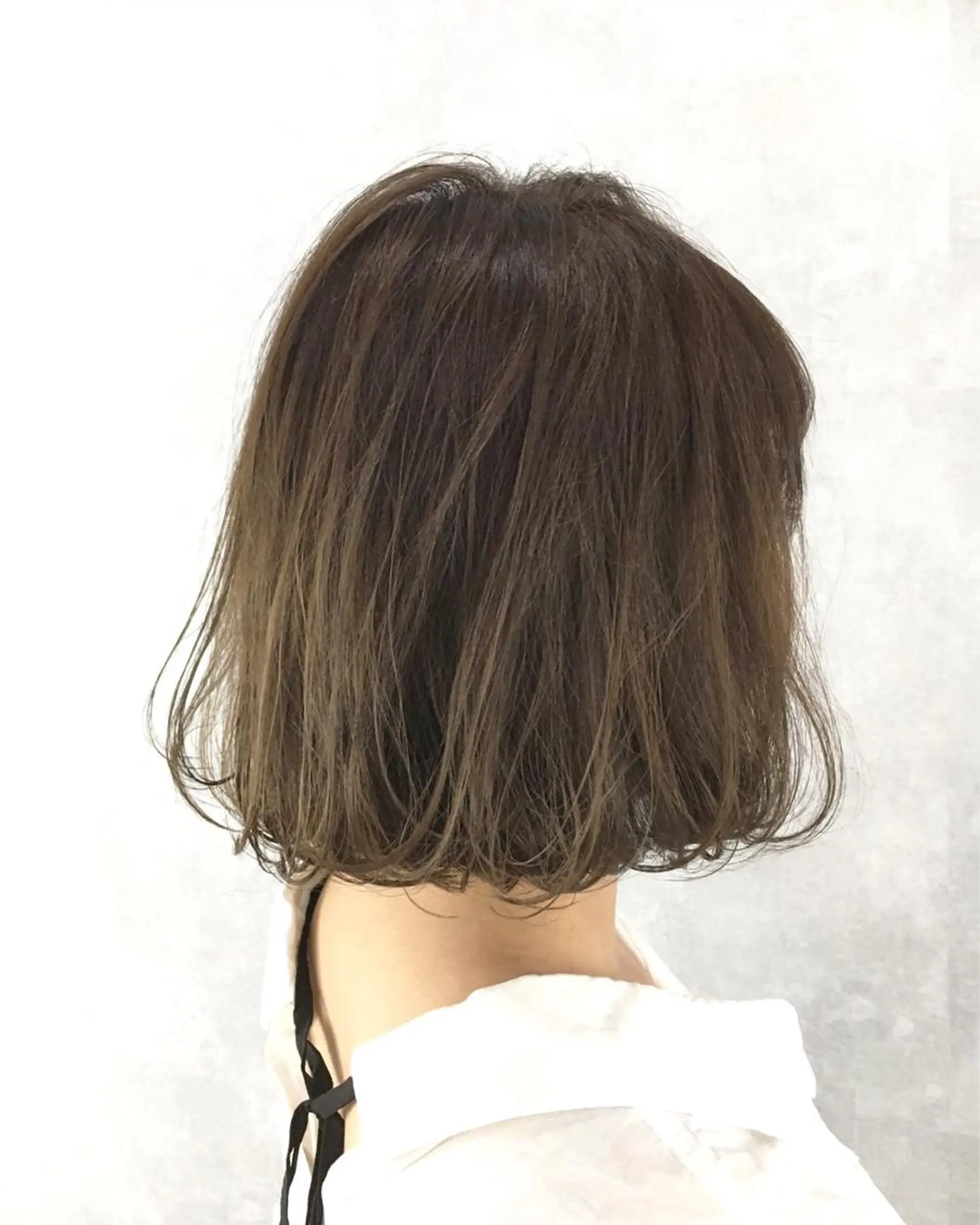 ミディアム カラー アッシュ ミント TOMOYAレイヤー ブリーチ縮毛矯正のヘアスタイル