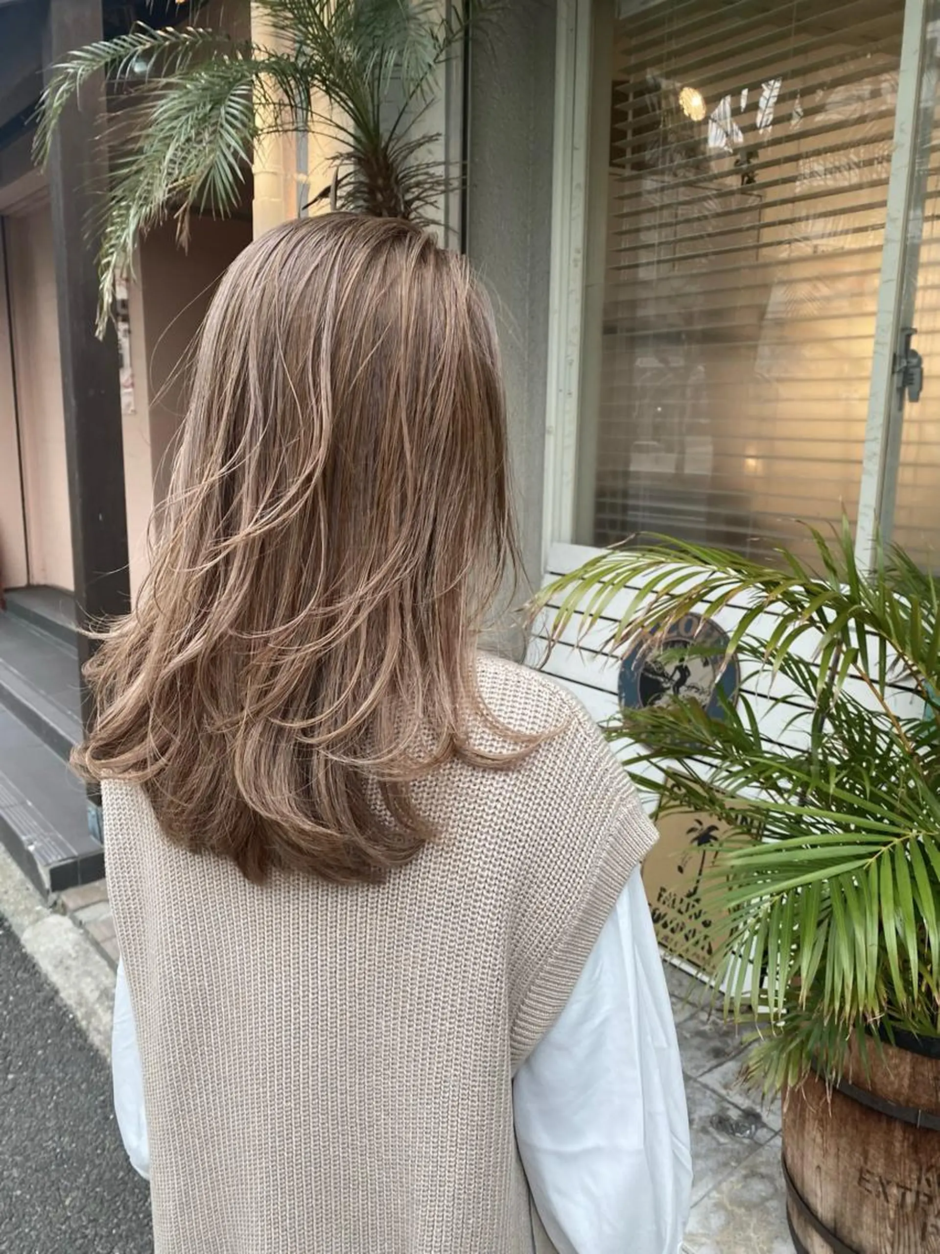セミロング 西元 亜由美のヘアスタイル