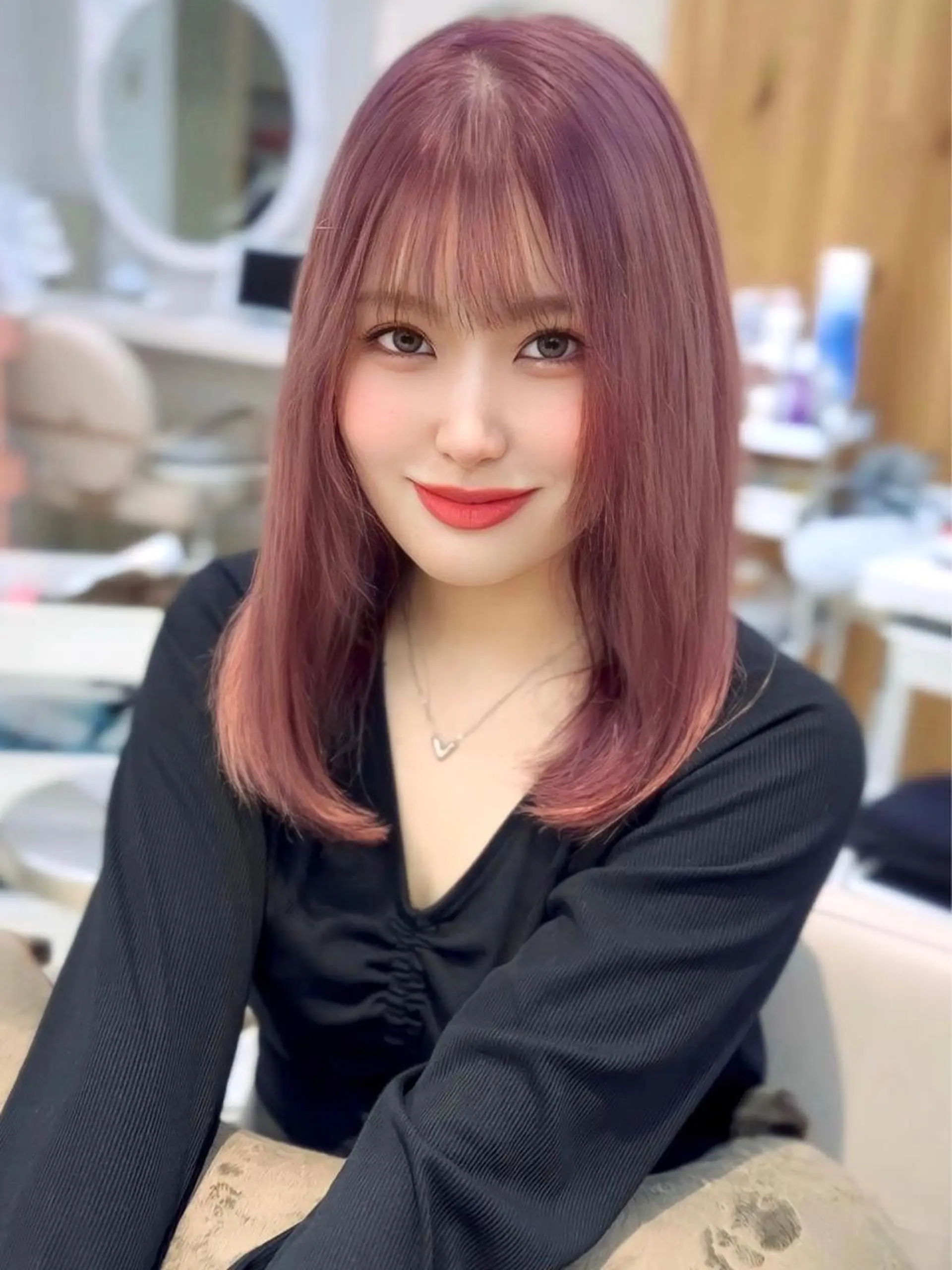 セミロング カラー エギョモリ 顔まわりレイヤー 顔周りカット ハイレイヤー ヨシンモリ ヘアカラー トリートメント 顔周り特化/韓国ヘア /レイヤー/吉野幸大のヘアスタイル
