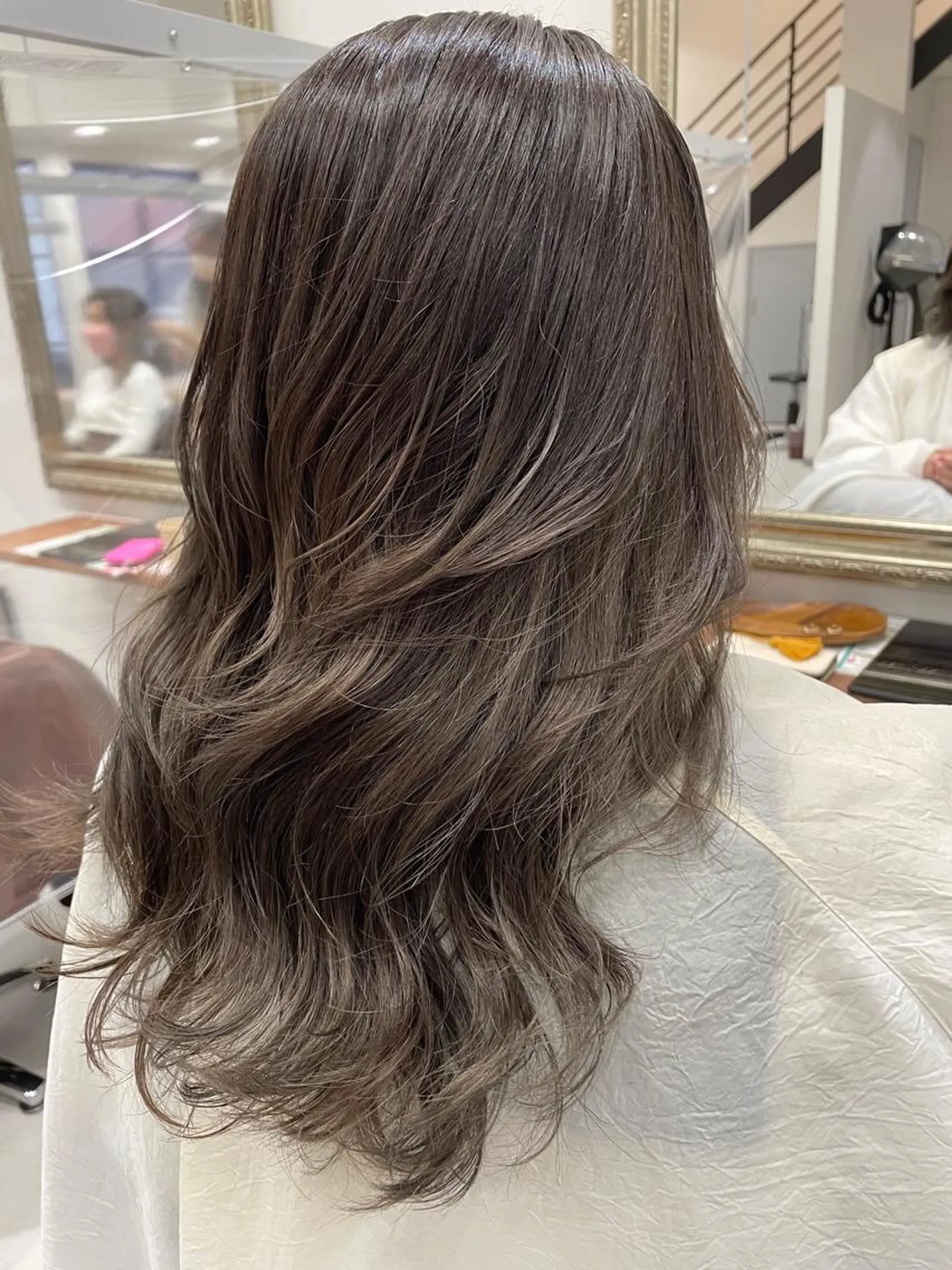 ロング カラー グラデーションカラー グレージュ カット ヘアカラー volta∞knot所属・狩野 羅夢のヘアスタイル