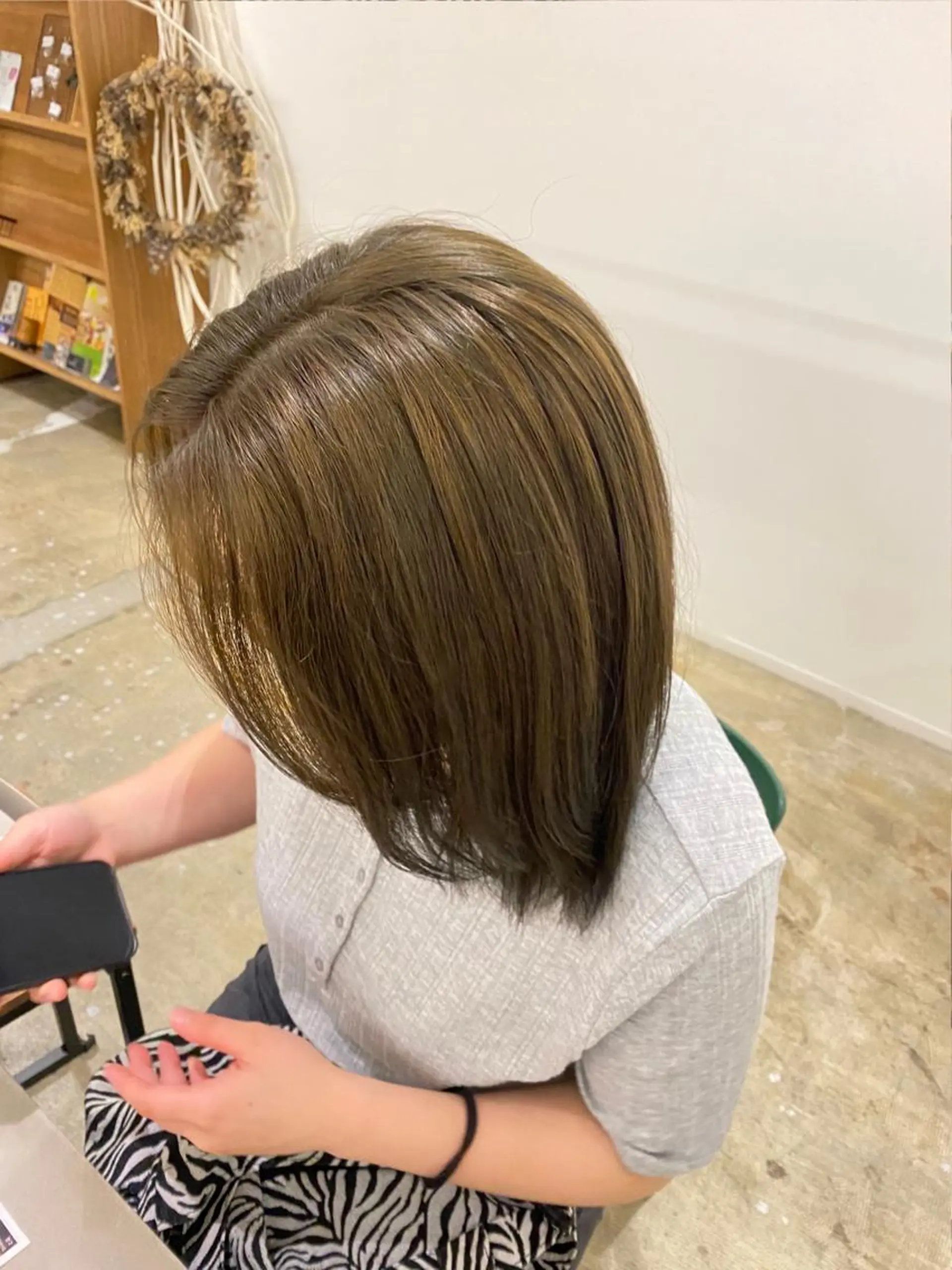 ミディアム カラー ハイライトカラー オリーブカラー ハイライト 藤野 凪沙のヘアスタイル