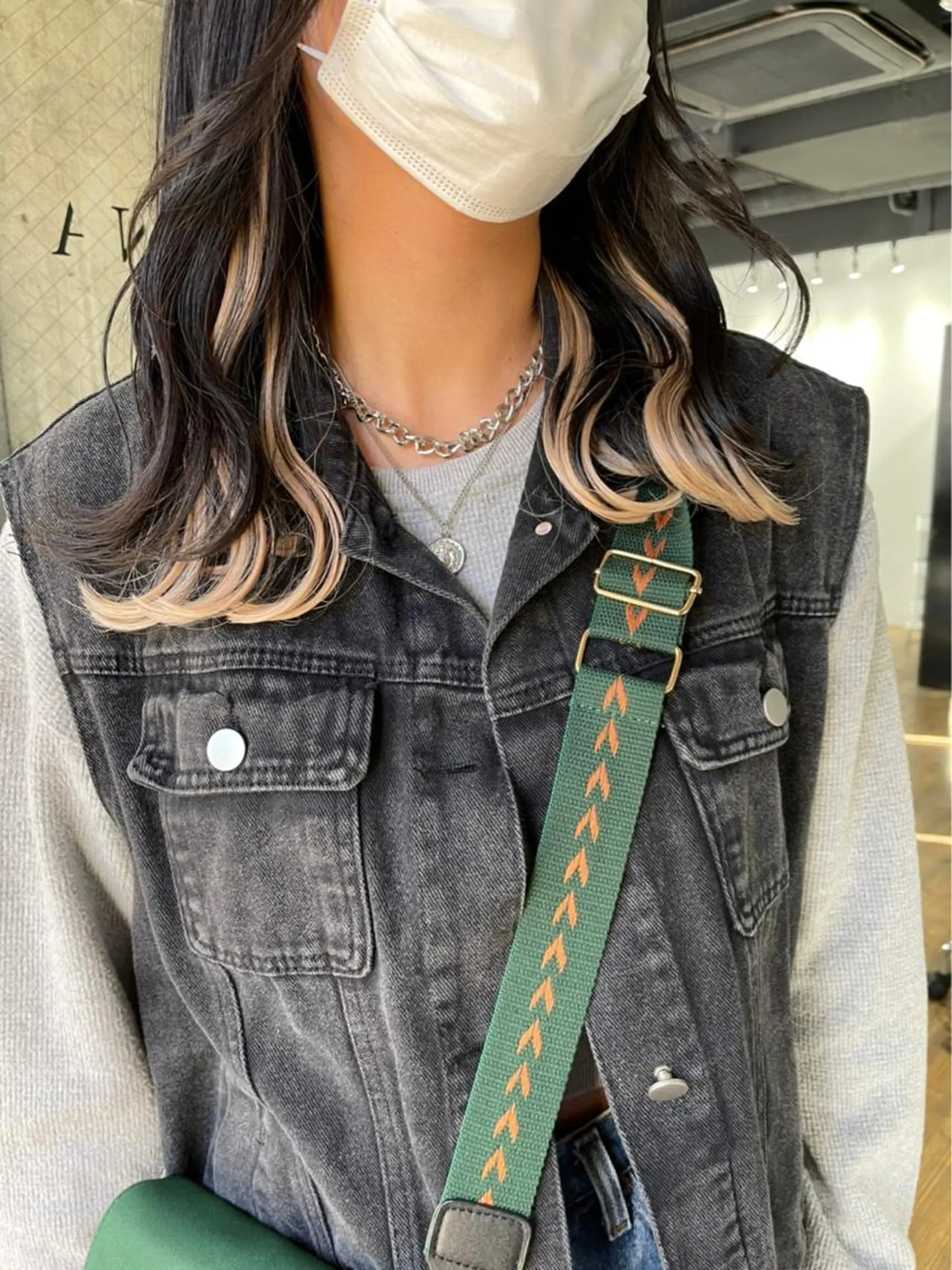 ミディアム カラー ブリーチ ケアブリーチ デザインカラー ダブルカラー イヤリングカラー ヘアカラー トリートメント ARCANAブリーチ レイヤーカット/原宿のヘアスタイル