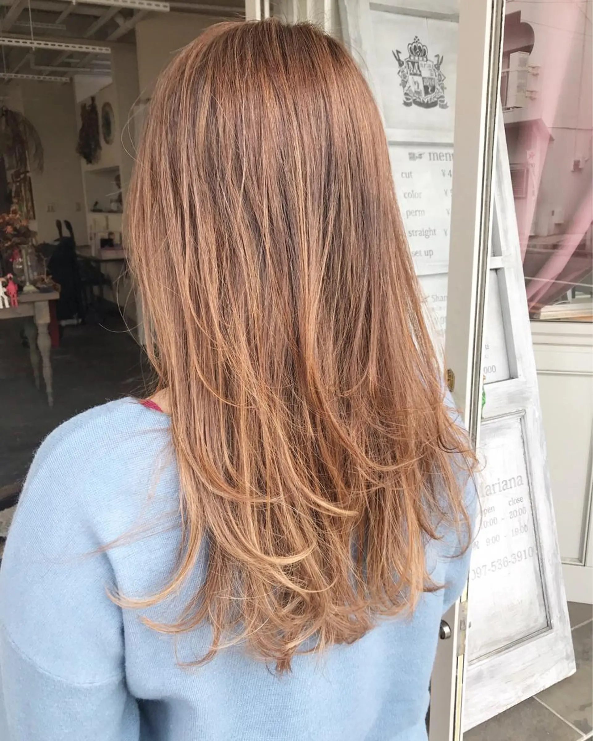 ロング カラー ヘアアレンジ お団子ヘア 切りっぱなしボブ バレイヤージュ ブリーチ デザインカラー Mariana/ 鶴原-ハイライトのヘアスタイル