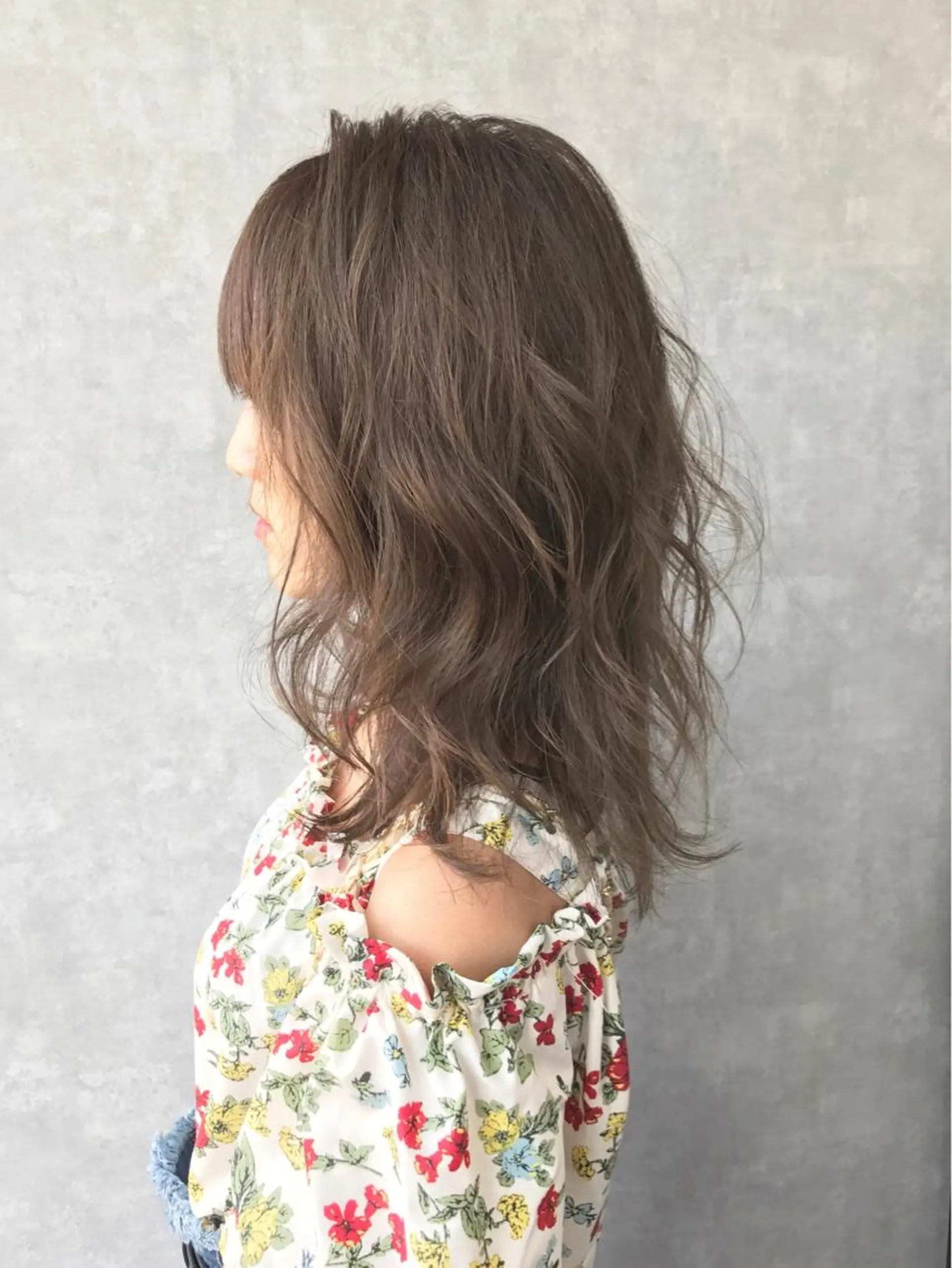 ミディアム カラー TOMOYAレイヤー ブリーチ縮毛矯正のヘアスタイル