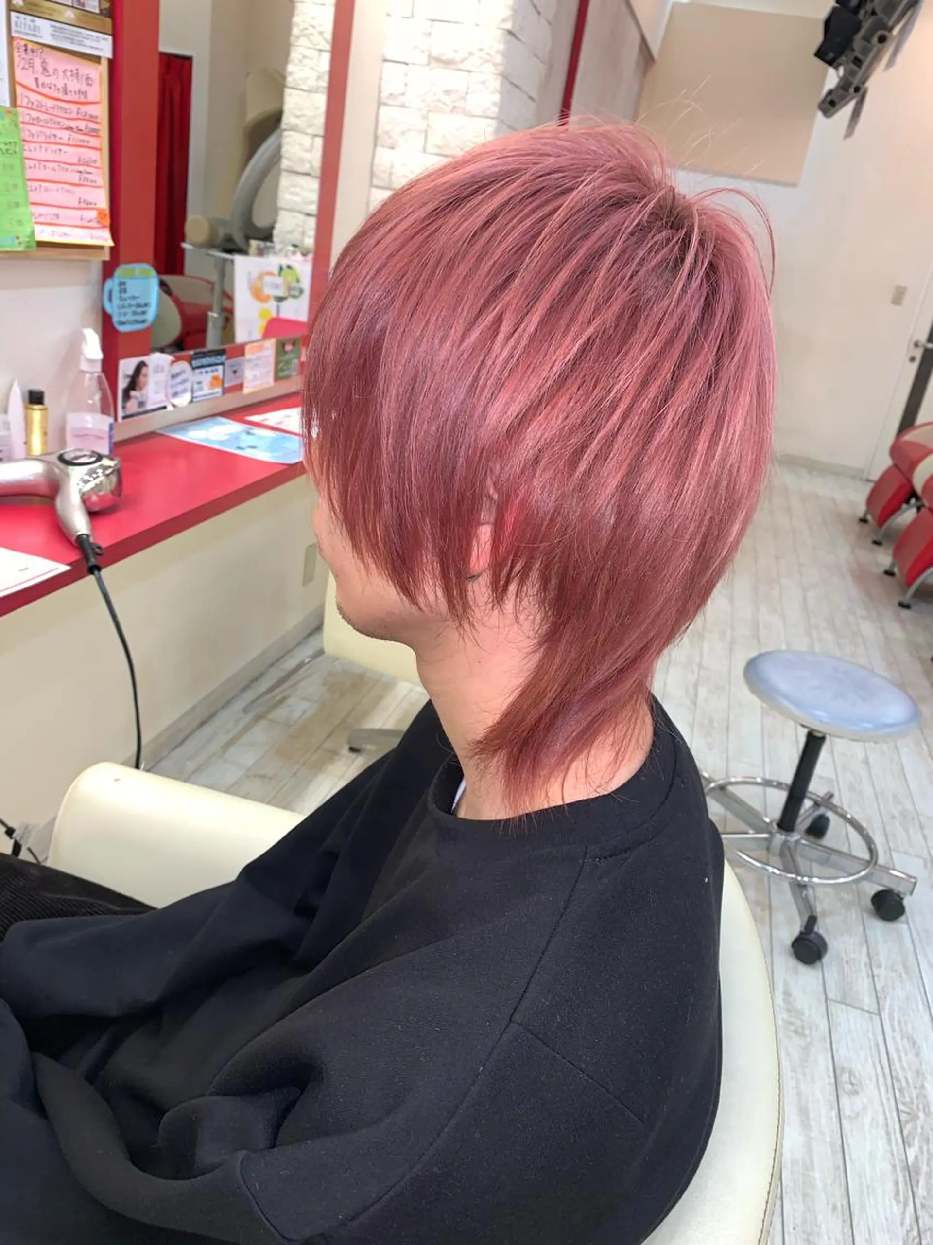 ミディアム カラー ヘアアレンジ メンズ ピンクカラー カット ヘアカラー 今村公介 ブリーチ特化、派手髪のヘアスタイル