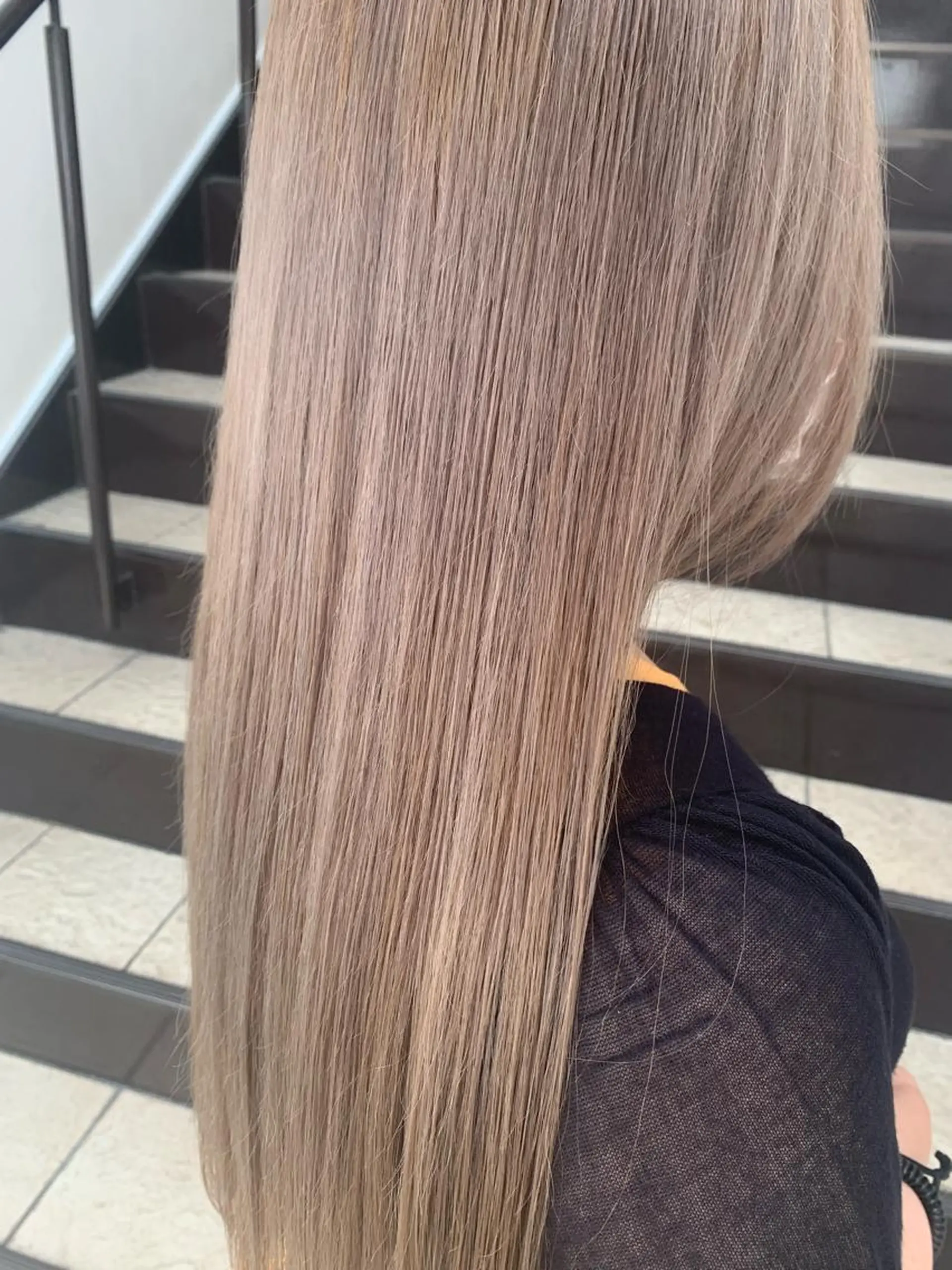 ロング カラー ベージュカラー ブリーチ ダブルカラー イヤリングカラー ハイライトカラー Emma ecole所属・Emma ecole /栄/RIOのヘアスタイル