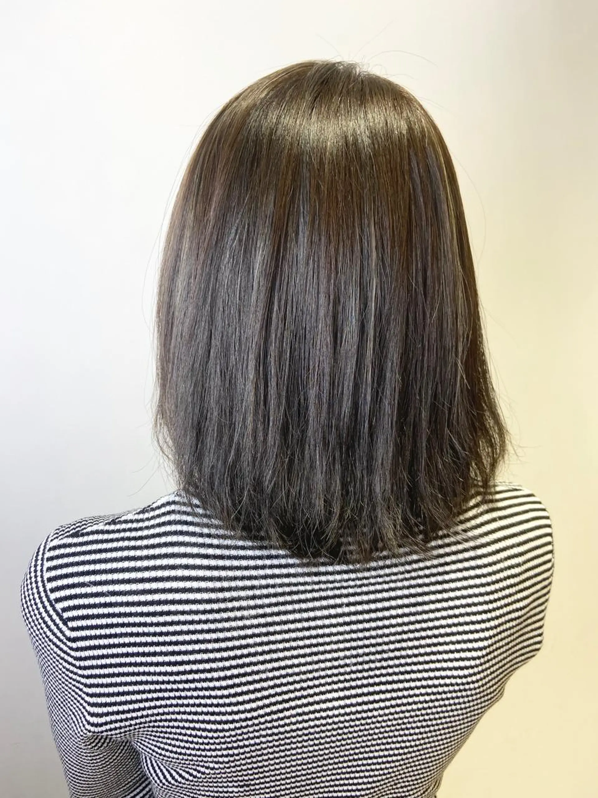 ミディアム カラー ダークグレー ダークグレージュ グレージュ ヘアカラー 🐺ウルフ/レイヤー 似合わせ‎🤍沙羅のヘアスタイル