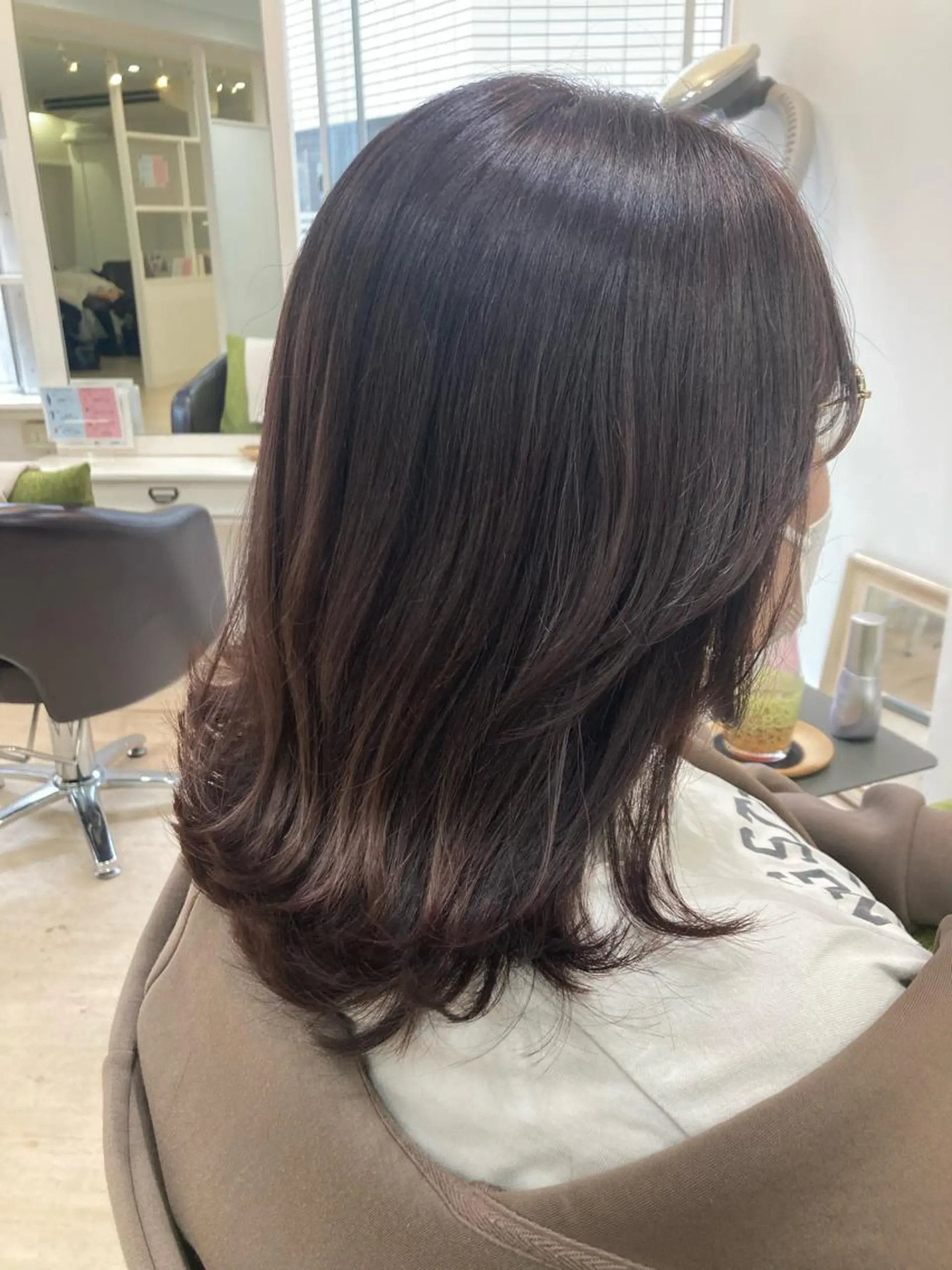 ミディアム カラー ブラウンカラー ピンクカラー ピンクブラウン レイヤーカット カット ヘアカラー 韓国風⭐️くびれヘア 🍀高津かえでのヘアスタイル