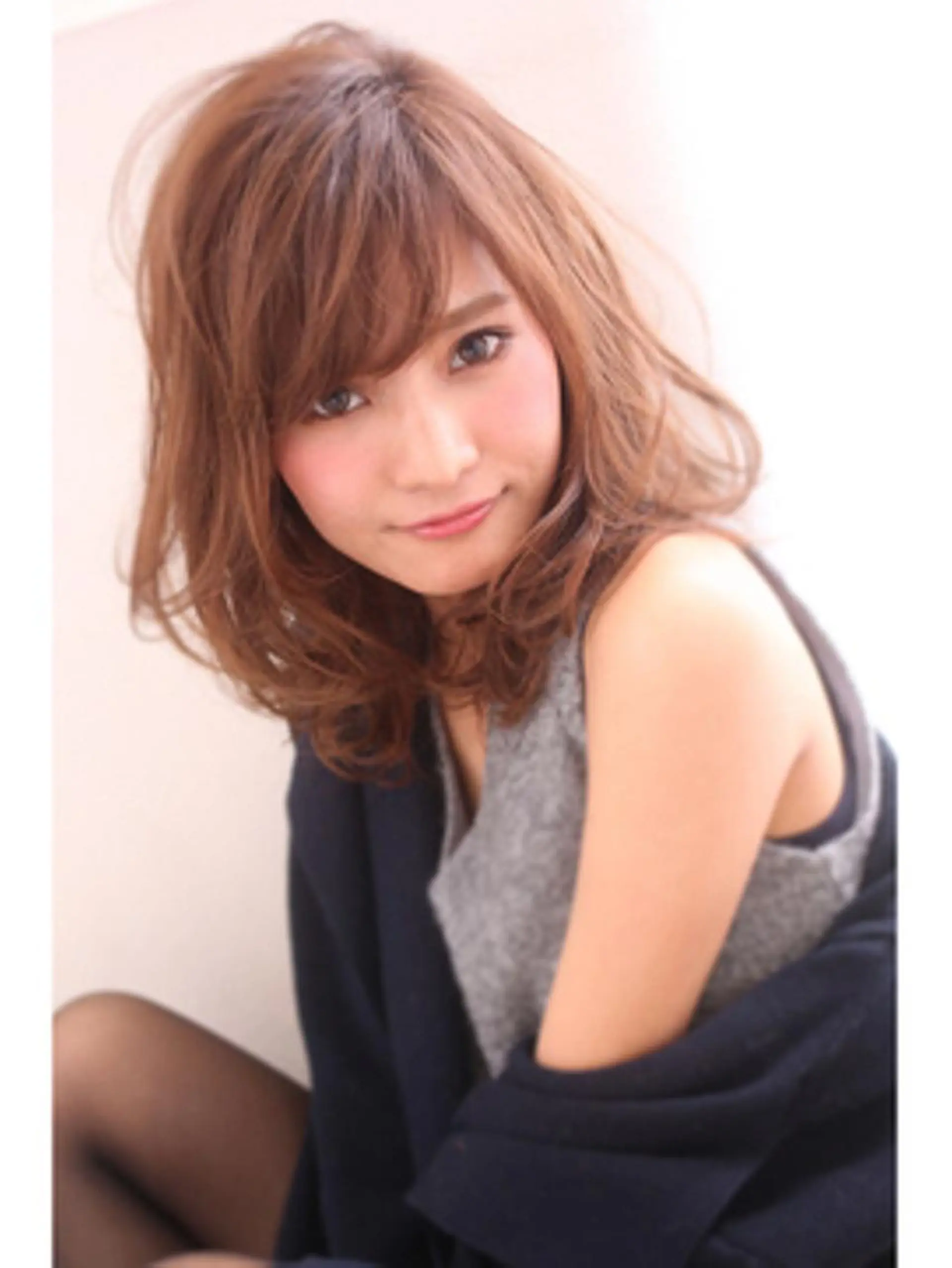 ミディアム ロング カラー イルミナカラー トリートメント SHINYA シンヤヘアーズのヘアスタイル