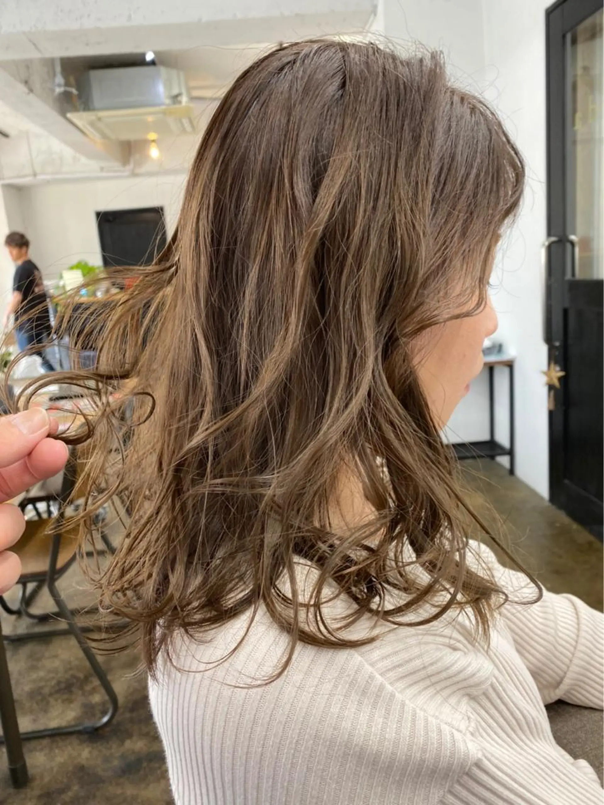 セミロング カラー ブリーチ ケアブリーチ ダブルカラー ハイライトカラー イルミナカラー 🔆学生に人気🔆 AEQUITASのヘアスタイル