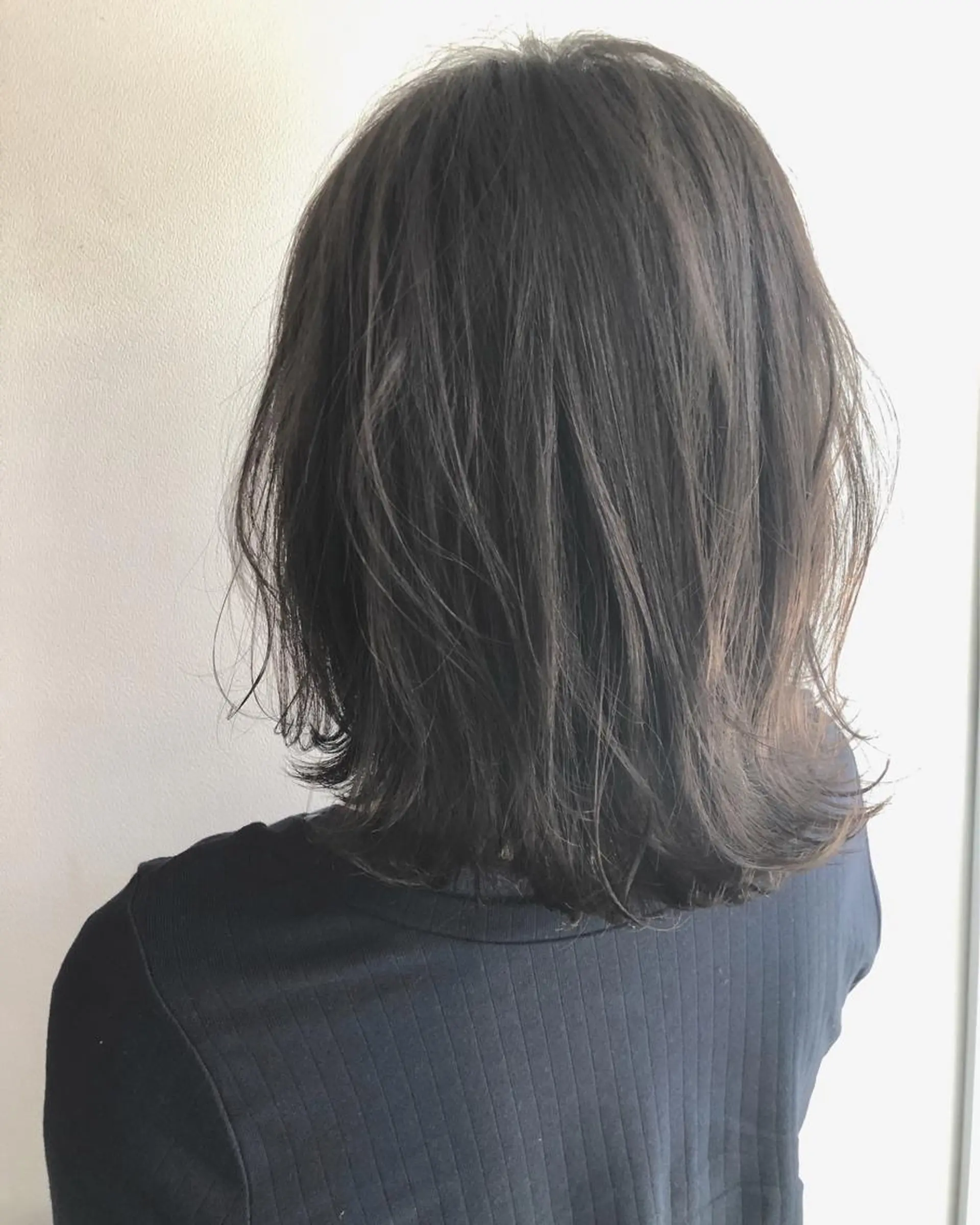 ミディアム カット ヘアカラー トリートメント ＨＩ ROのヘアスタイル