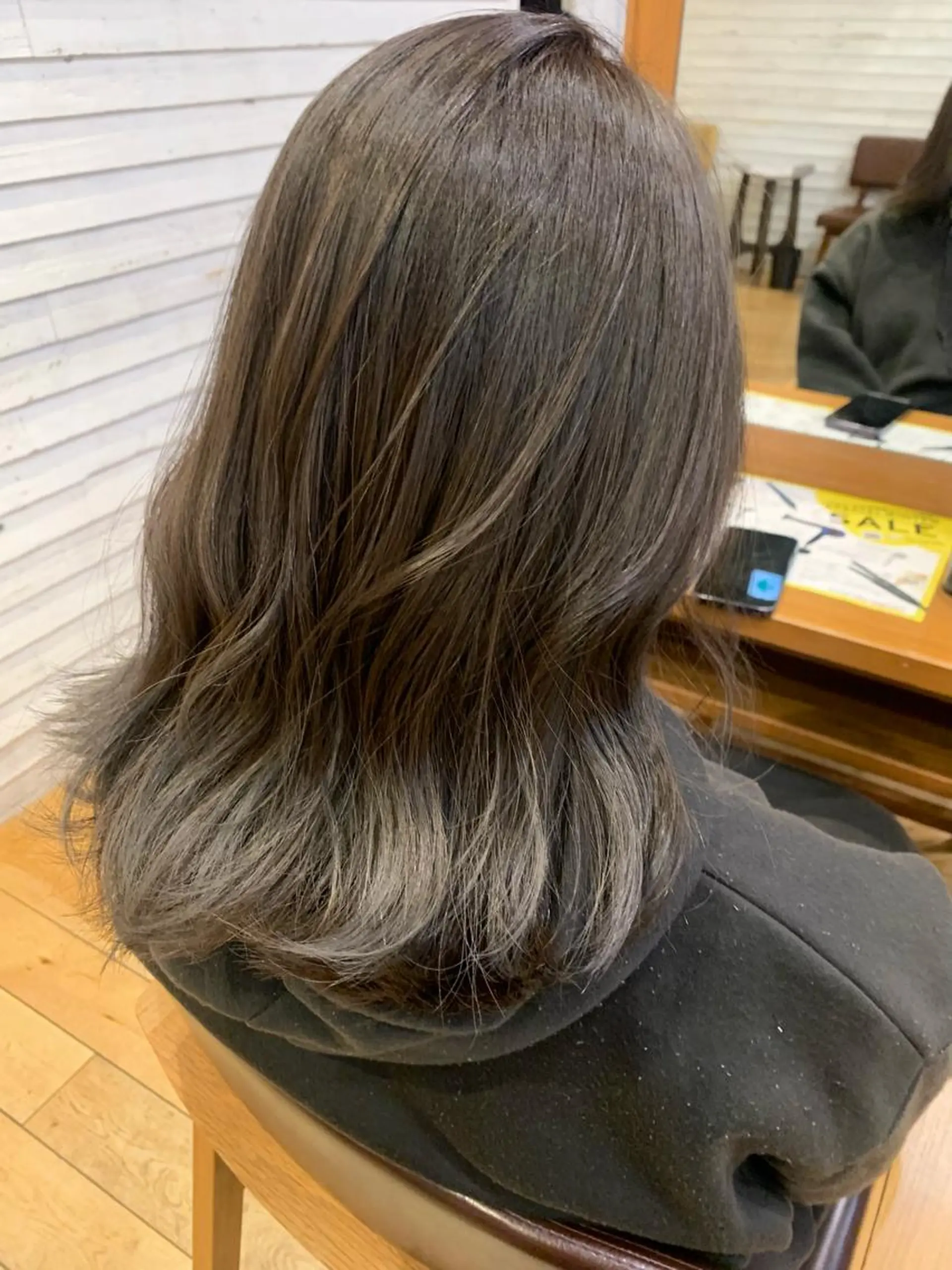 ミディアム カラー バレイヤージュ ブリーチ グレージュ レイヤーカット 顔周りカット/アレン ジ/カラー小野寺紗良のヘアスタイル