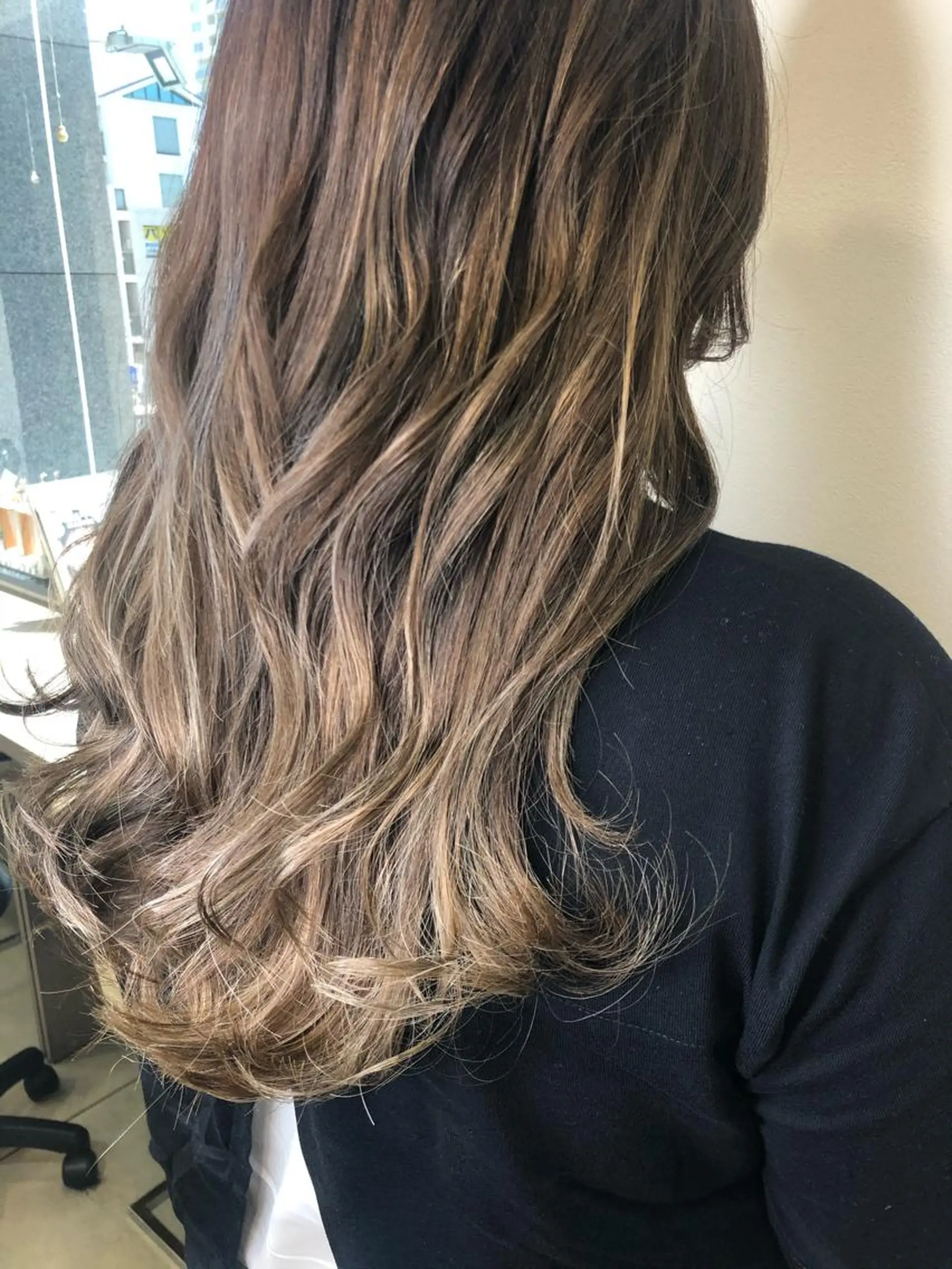 ロング カラー ベージュカラー ヘアカラー トリートメント 松佐 ゆかりのヘアスタイル