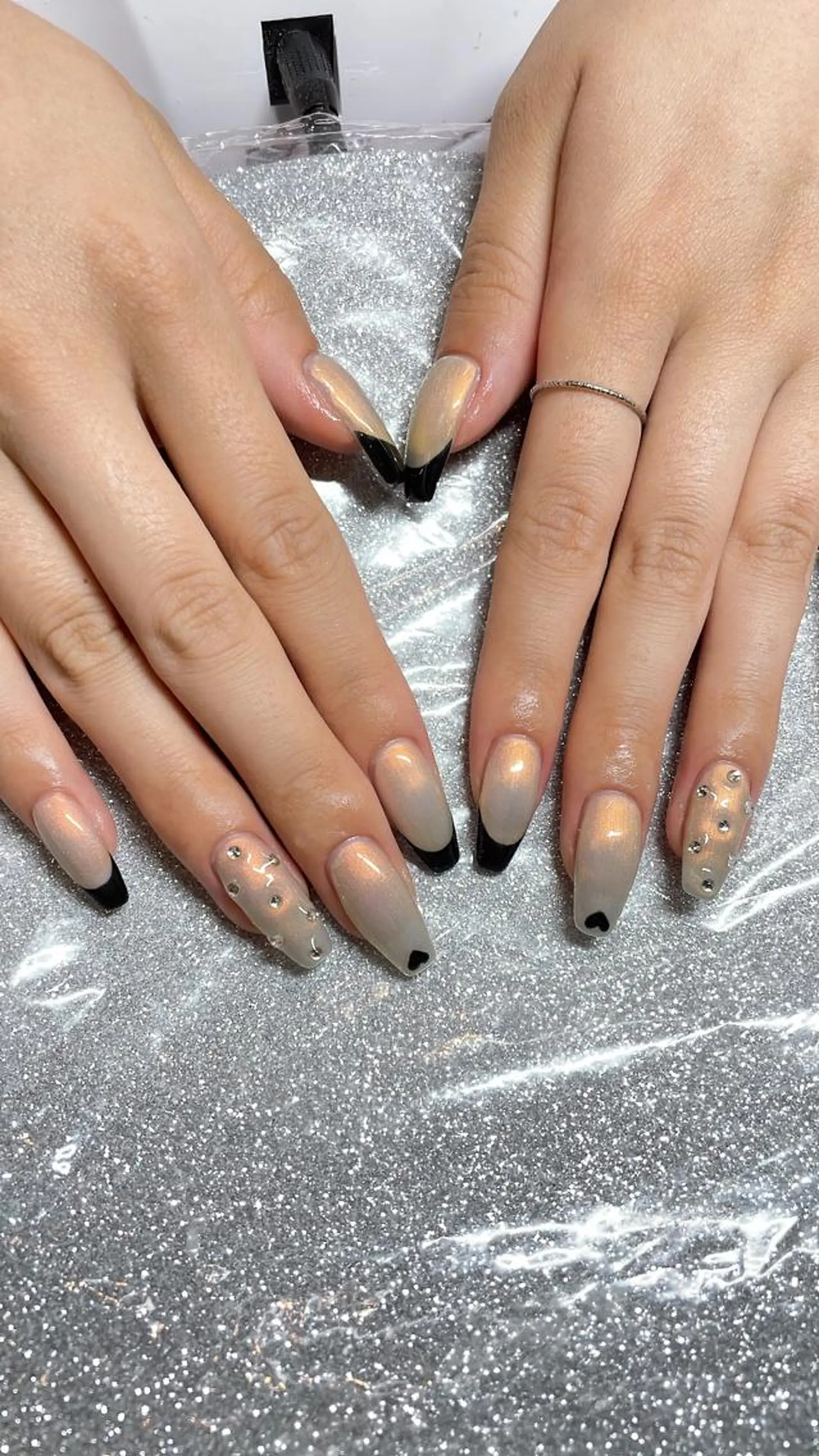 ネイル ハンドネイル VIERU 🌈🎀💖のネイルデザイン