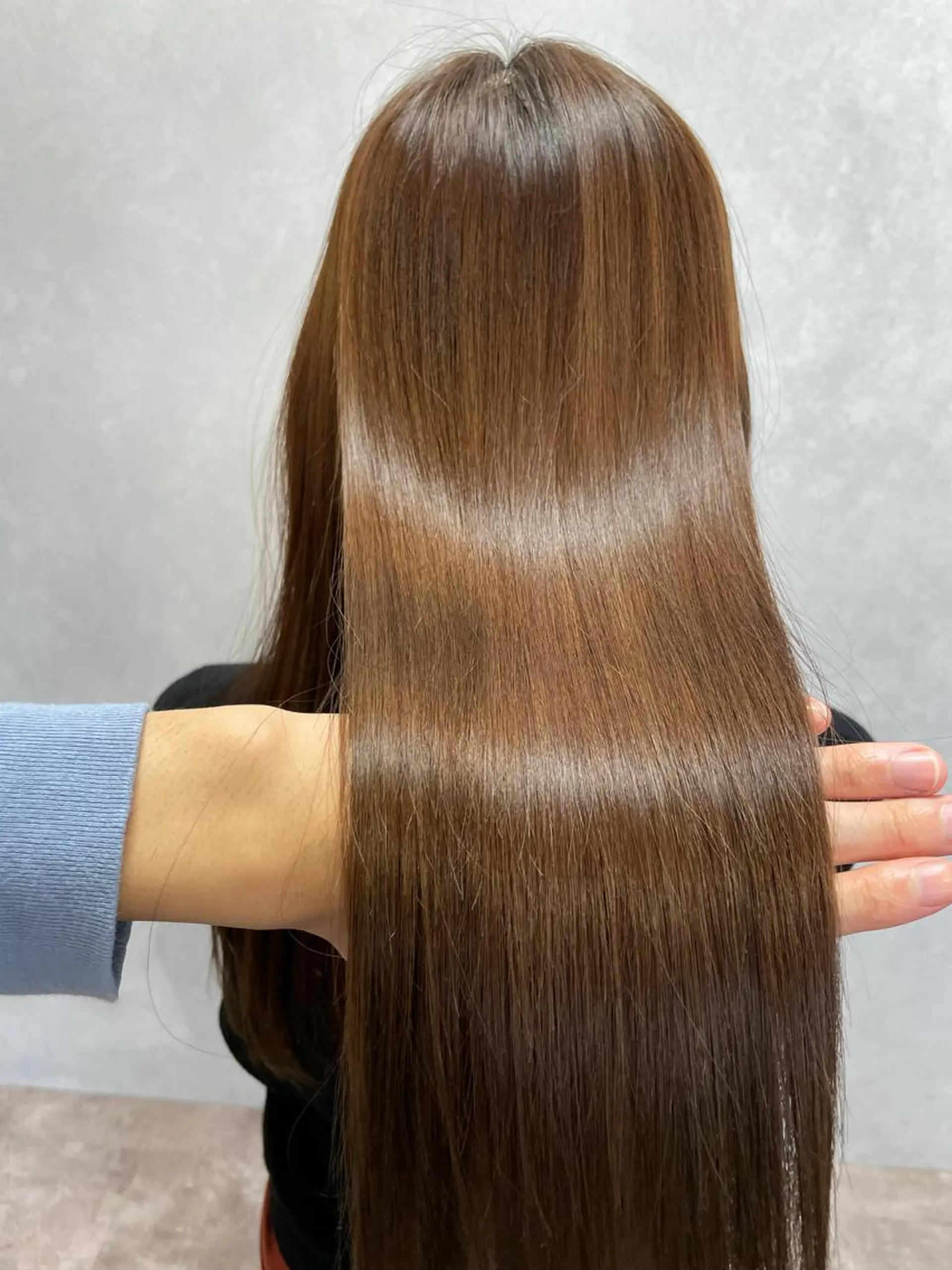 セミロング esse大阪茶屋町店所属・レイヤーカット 新井田陽寿のヘアスタイル