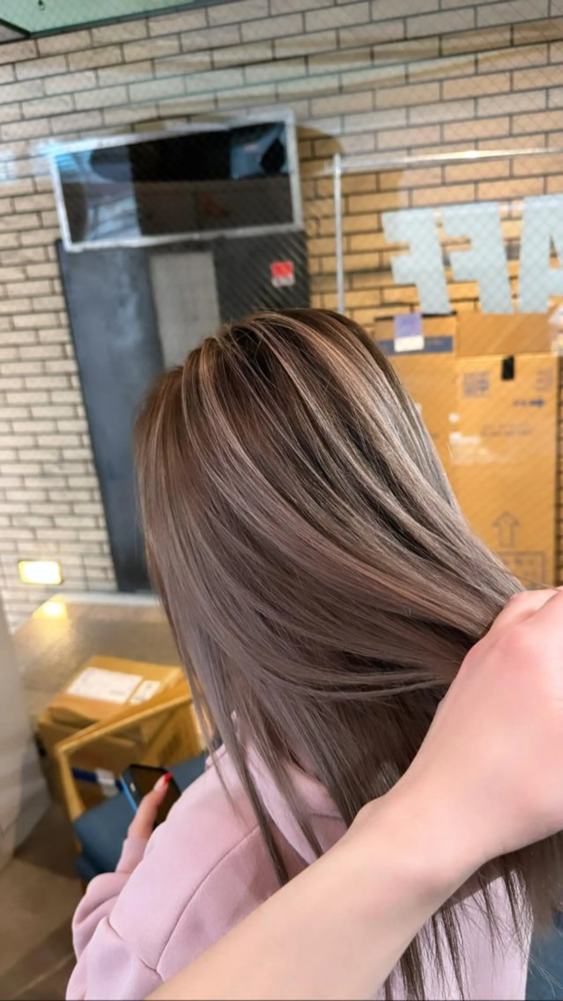 セミロング カラー カット ヘアカラー トリートメント ヘアセット 難波ブリーチカラー 伊藤洋輝のヘアスタイル