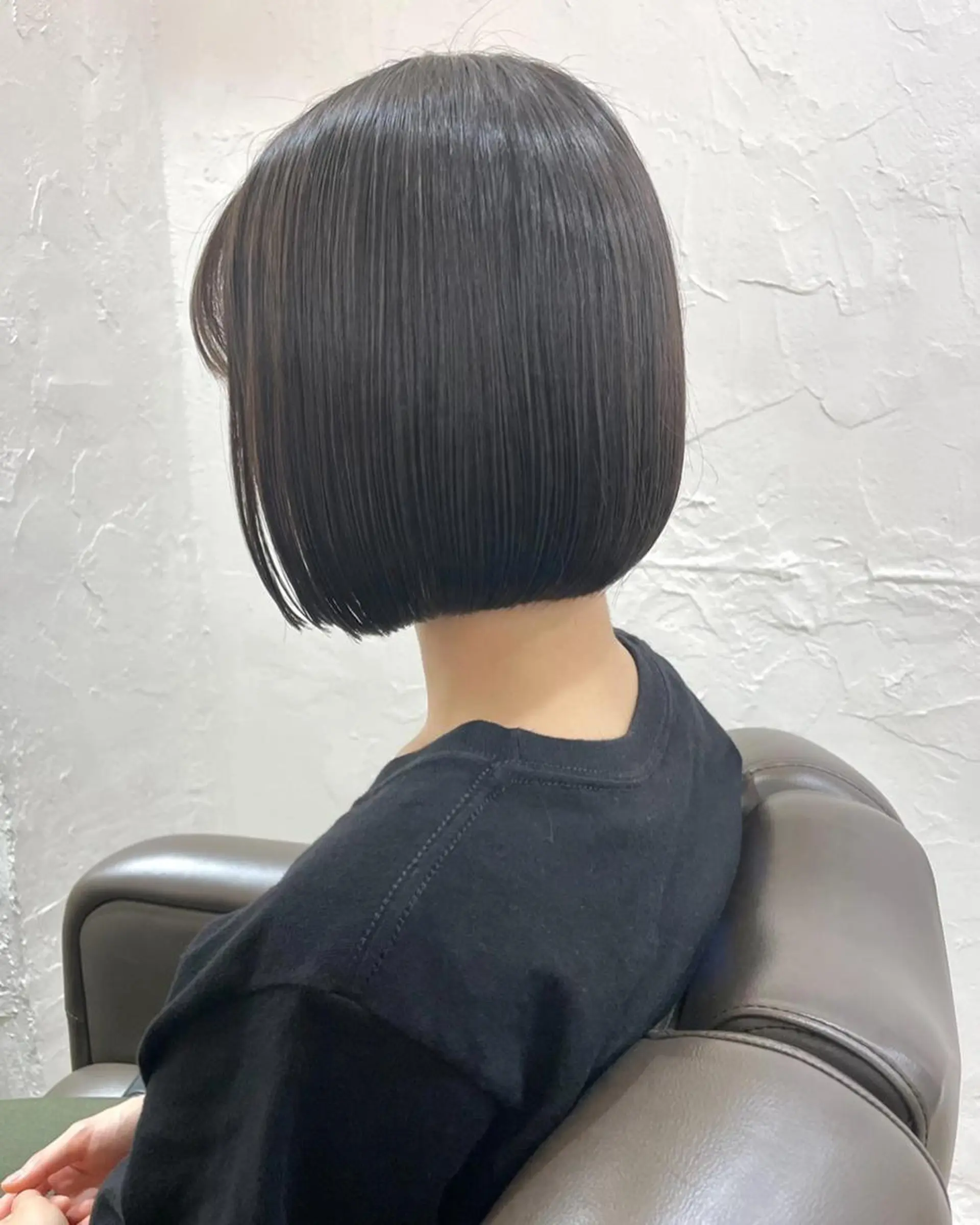 ショート カラー パーマ 切りっぱなしボブ 前下がりボブ ショートボブ 黒髪 イヤリングカラー 銀座No.1髪質改善 縮毛矯正/本木のヘアスタイル