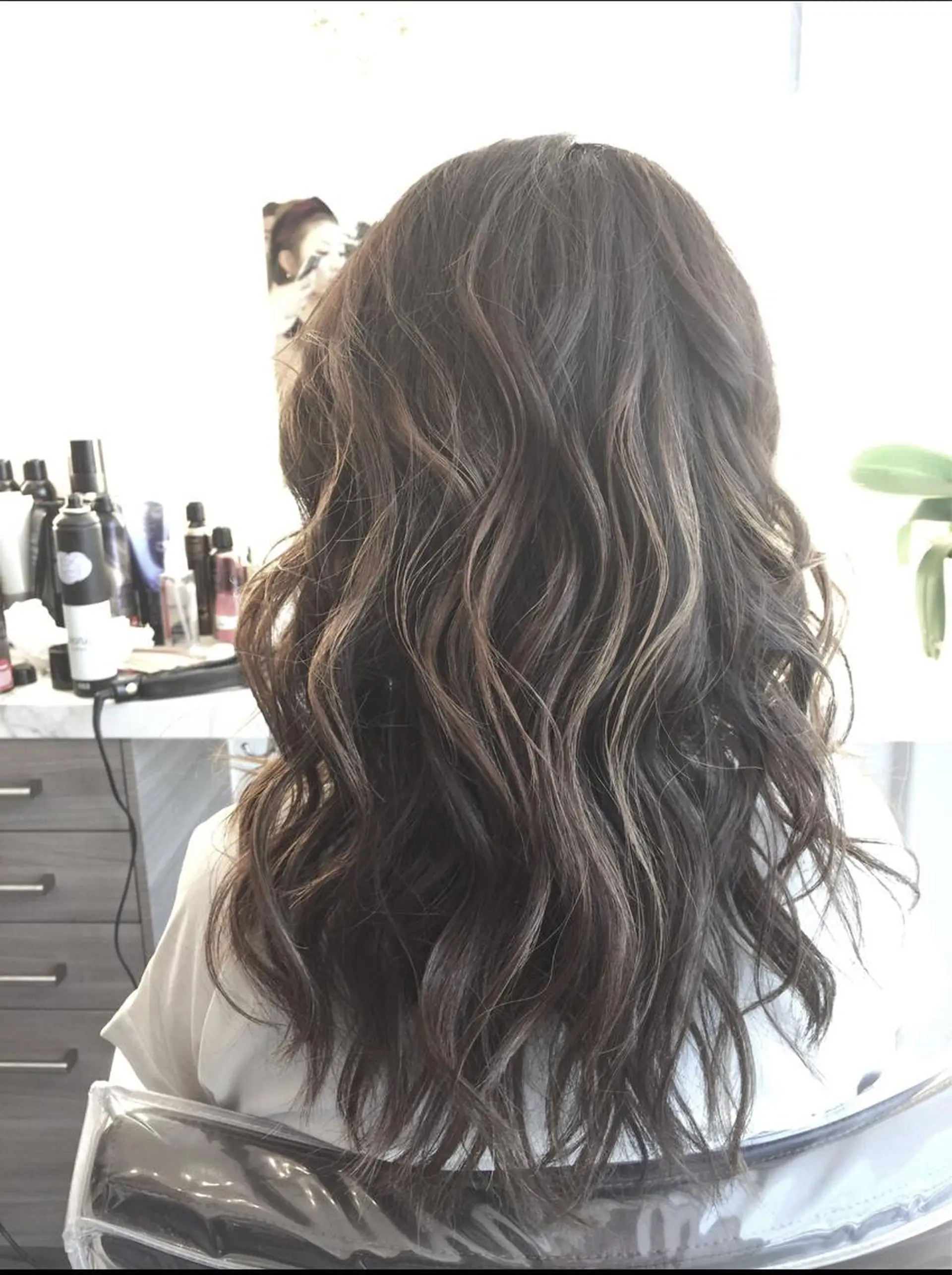 ミディアム カラー バレイヤージュ 透明感カラー ハイライトカラー ハイライト レイヤーカット BOX mico.のヘアスタイル