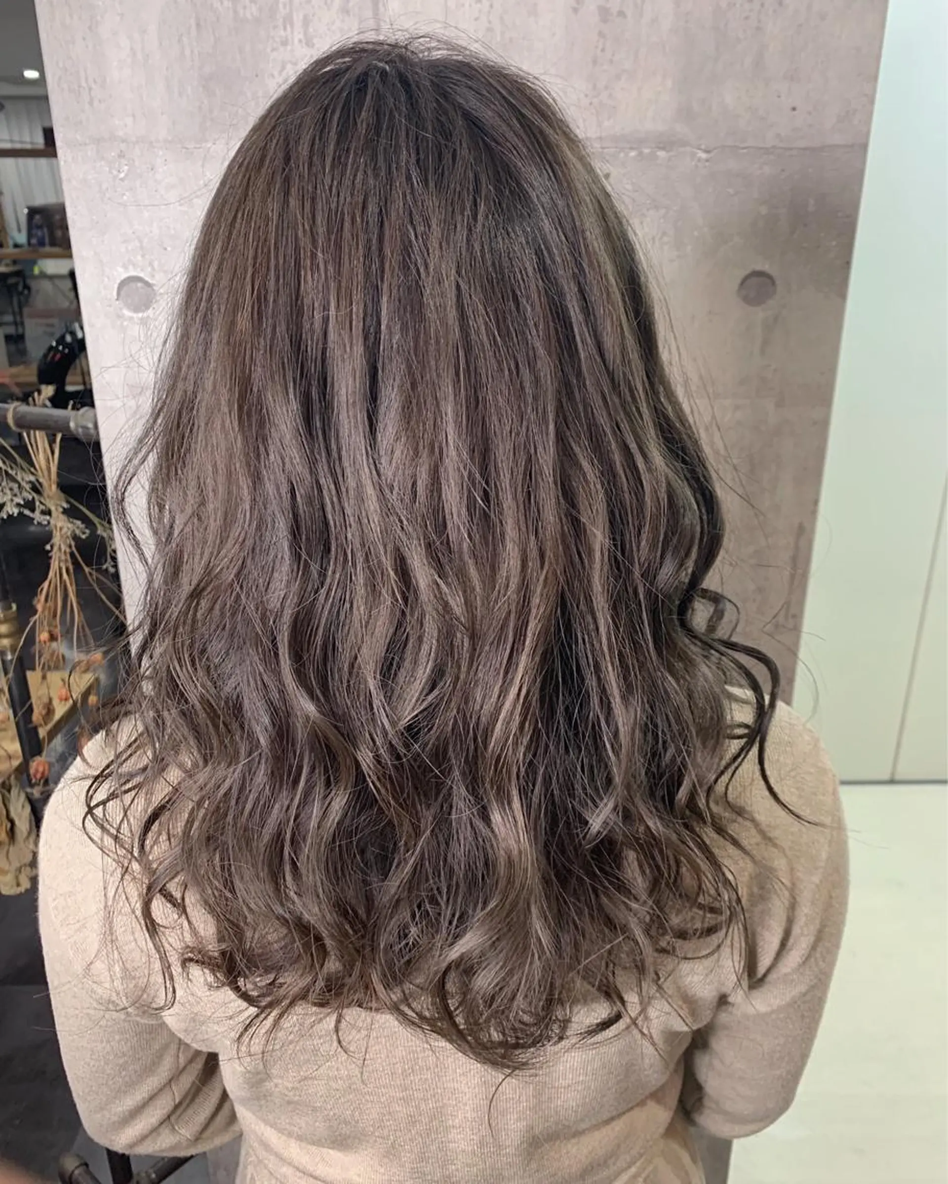 セミロング supbytomee所属・カラー特化型サロン #SUP.のヘアスタイル