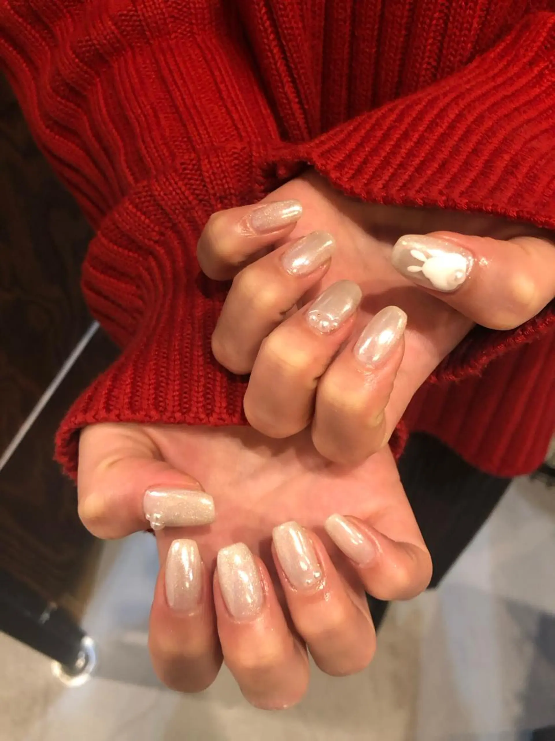 ネイル オーロラネイル マグネットネイル ミラーネイル ホワイト ハンドネイル muhl by DILL所属・. wakanaのネイルデザイン