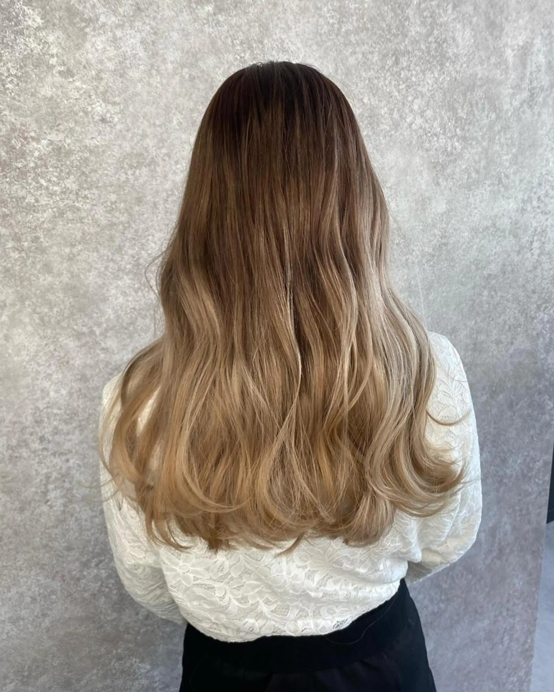 ロング カラー ベージュカラー グラデーションカラー ミルクティーベージュ UNDER vr 【アンダーバー】のヘアスタイル