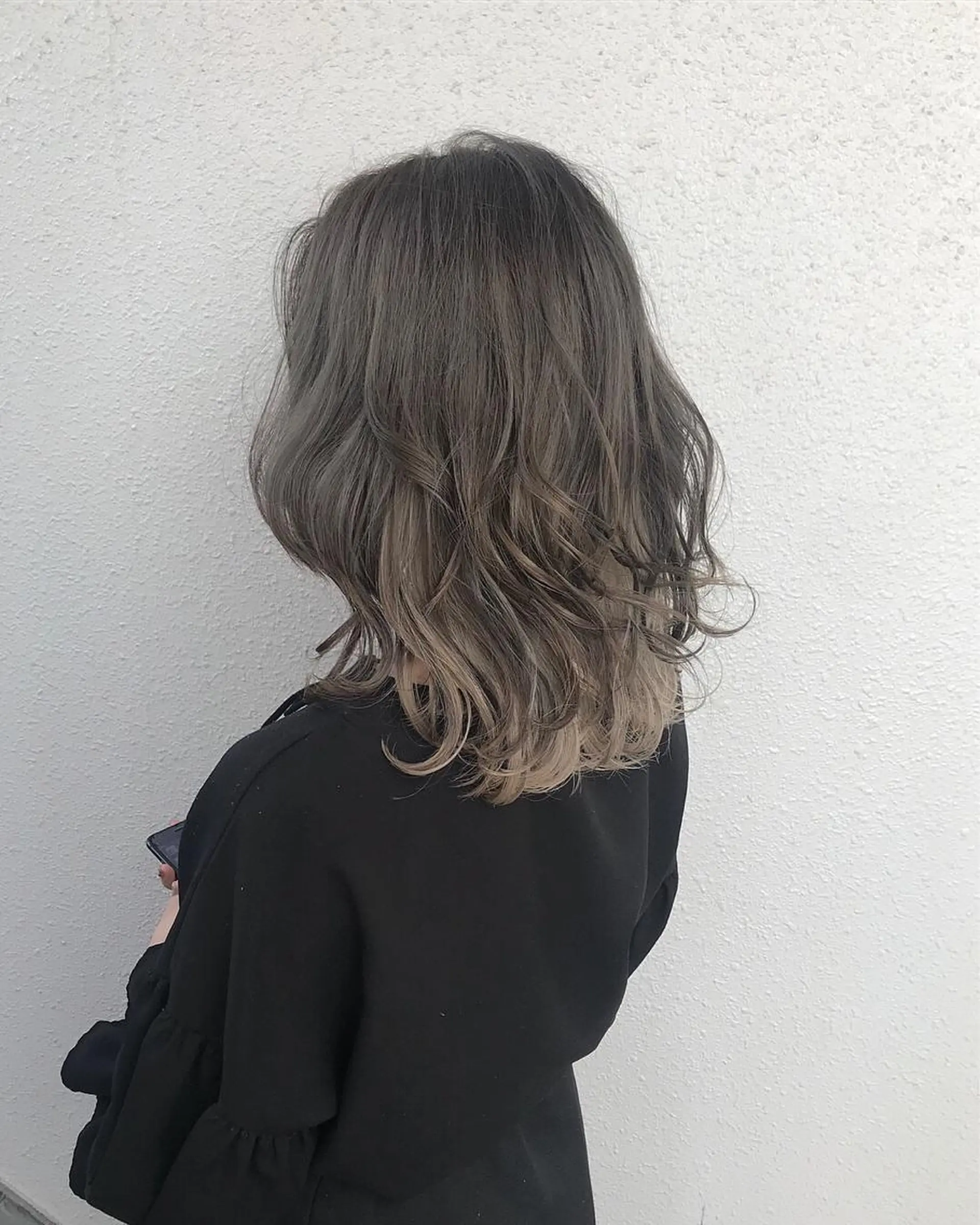 ミディアム カラー ベージュカラー ブリーチ インナーカラー ホワイトベージュ インナーカラー/天神 ブリーチ/吉田のヘアスタイル