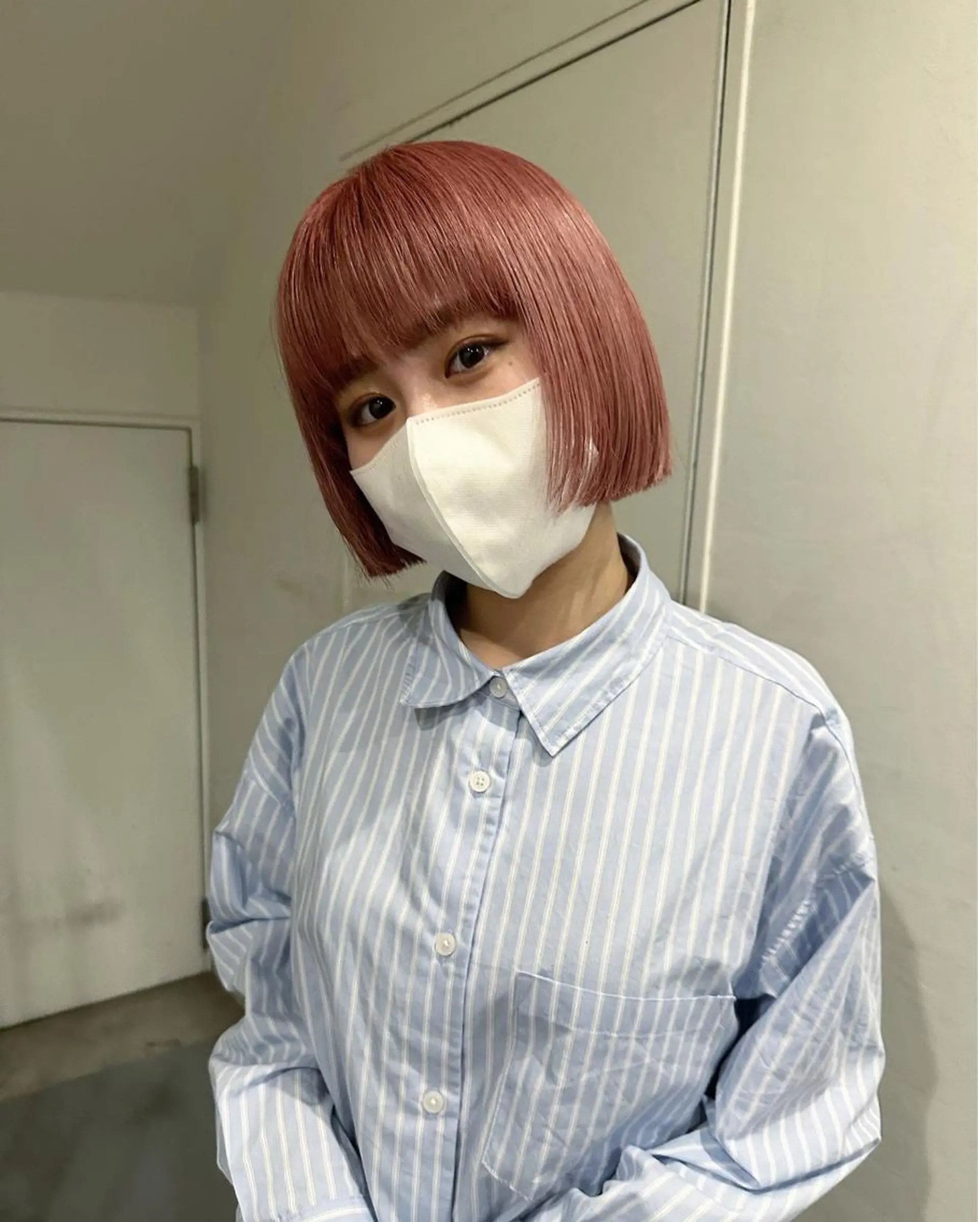 ショート カラー ベージュカラー ブリーチ ピンクカラー ピンクベージュ カット ヘアカラー トリートメント hen所属・心斎橋/レイヤー/ ブリーチ/モエのヘアスタイル