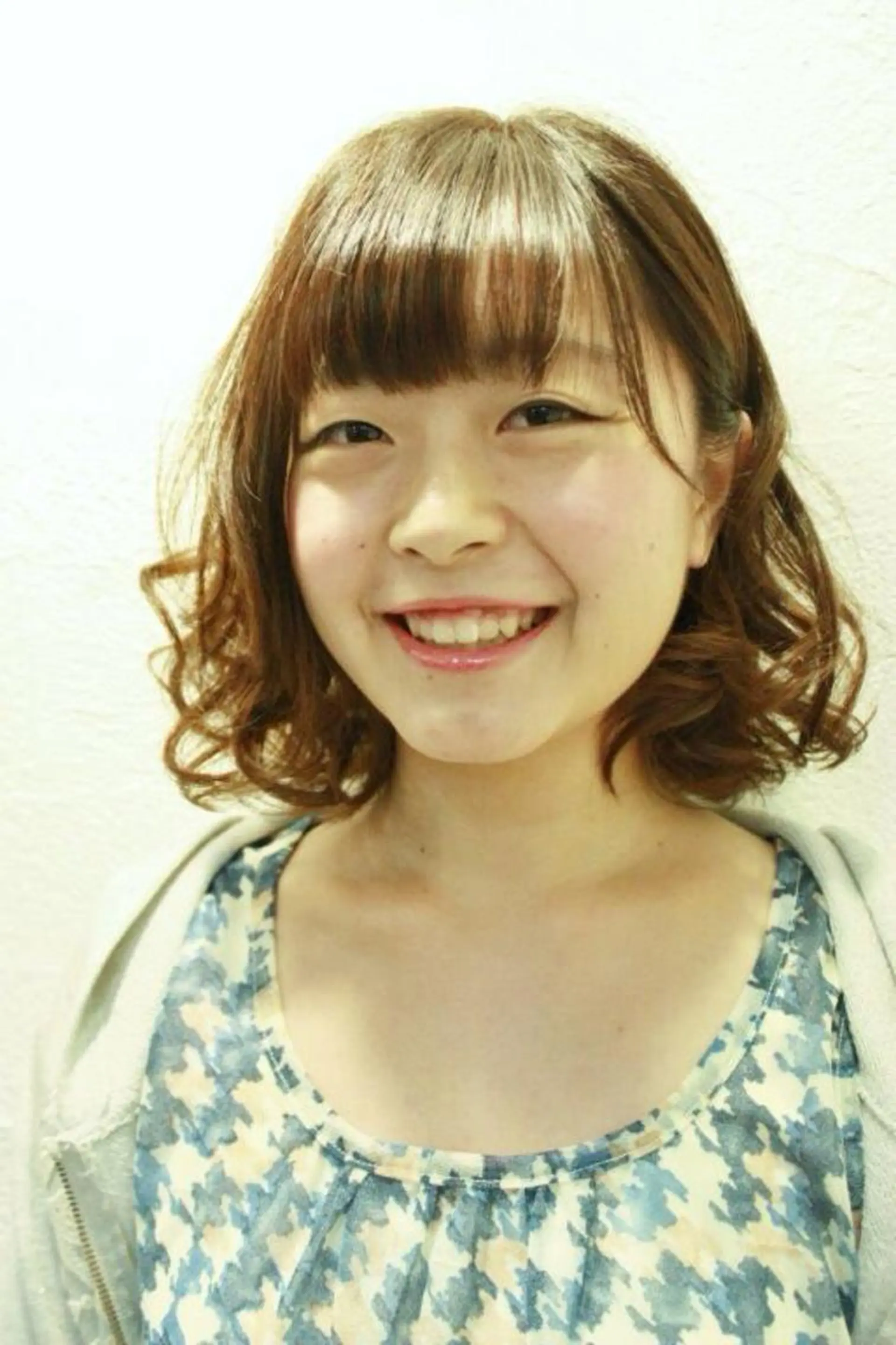 ミディアム 所渉/韓国レイヤー /ウルフカットのヘアスタイル