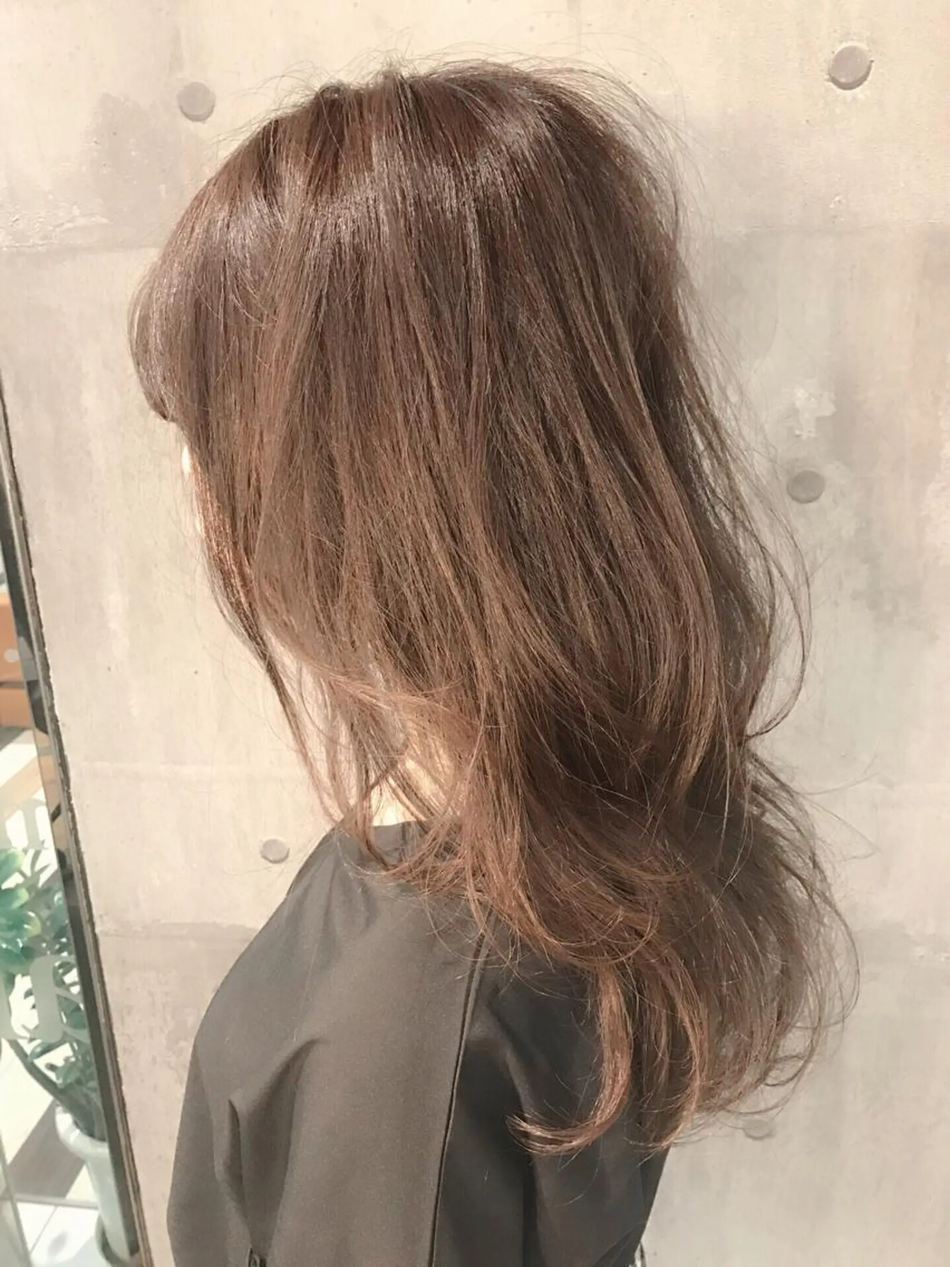 ミディアム カラー 透明感カラー カット ヘアカラー トリートメント 髪質改善ｶﾗｰ ｹｱﾌﾞﾘｰﾁ/ﾀﾑのヘアスタイル