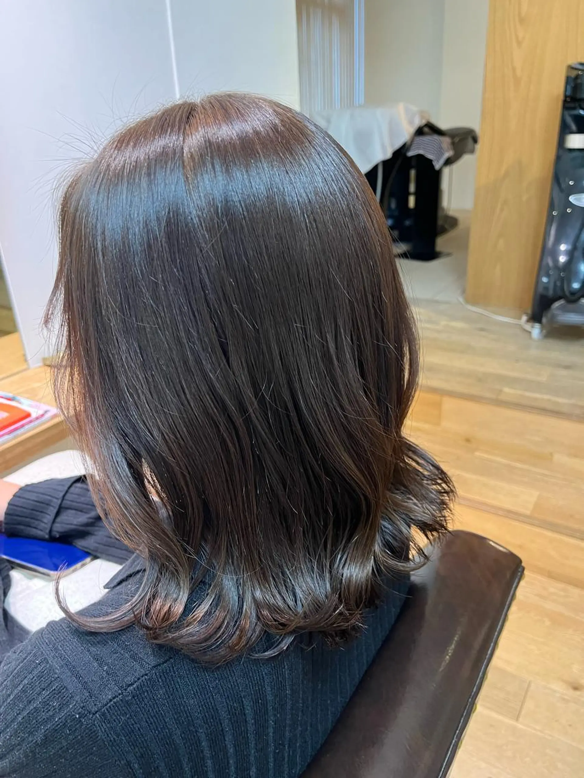 ミディアム カラー ブリーチ 透明感カラー ブリーチなしカラー ヘアカラー トリートメント 🫧tomoka 透明感カラー🫧のヘアスタイル