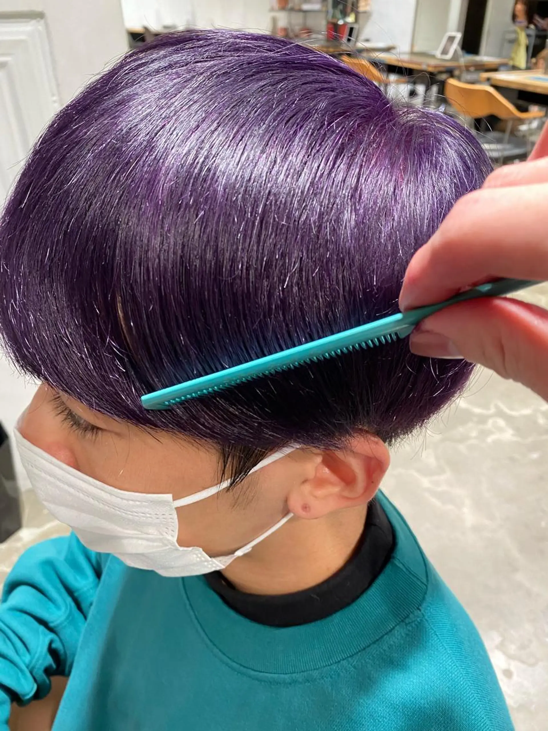 カラー ブリーチ ディープパープル レイヤー/ショート透 明感カラー/西田祐賀のヘアスタイル