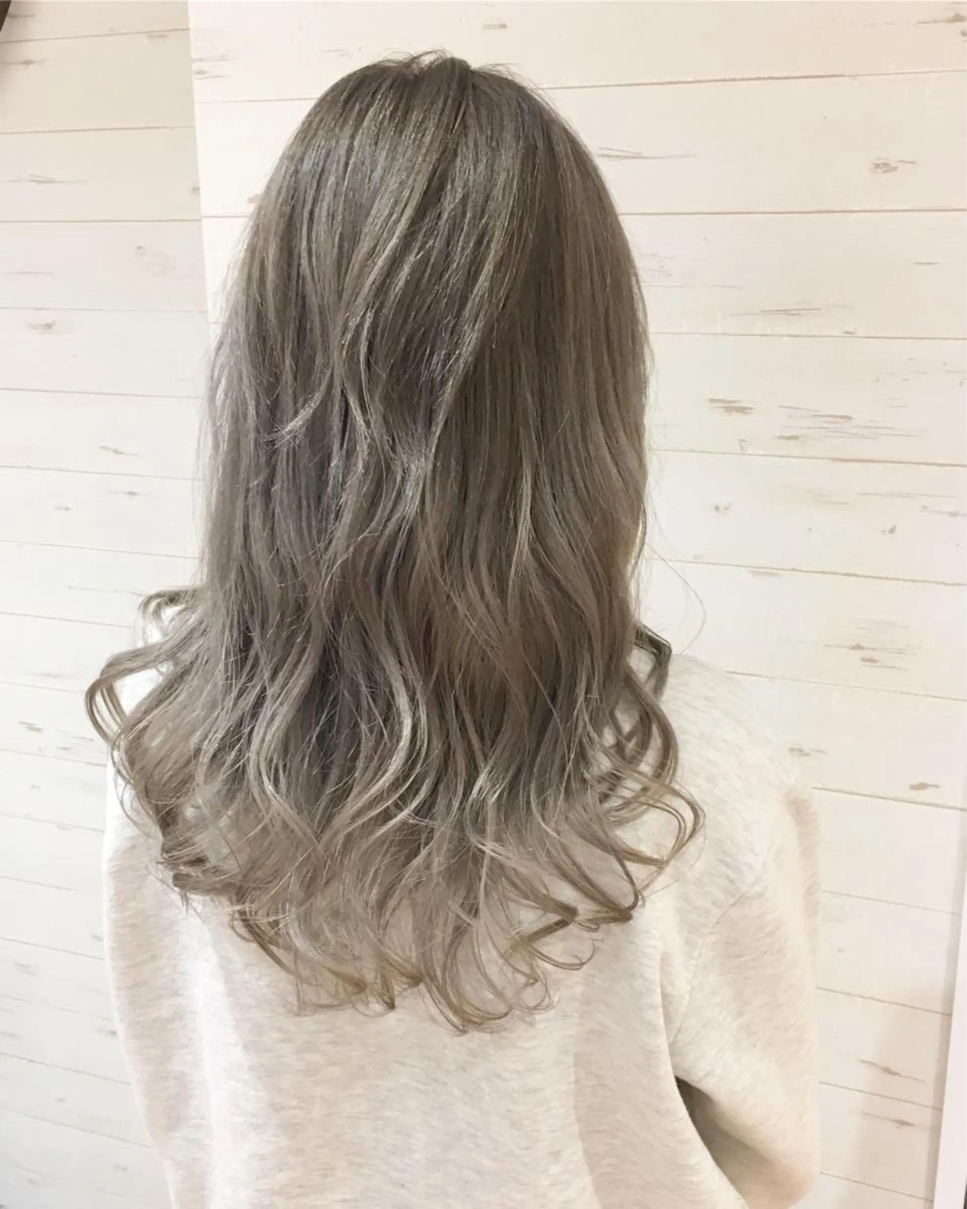 ロング カラー ヘアアレンジ ブリーチ ブルーカラー ブルージュ ケアブリーチ 透明感カラー ヘアカラー トリートメント ✨艶髪✨透明感✨ 山内大樹のヘアスタイル