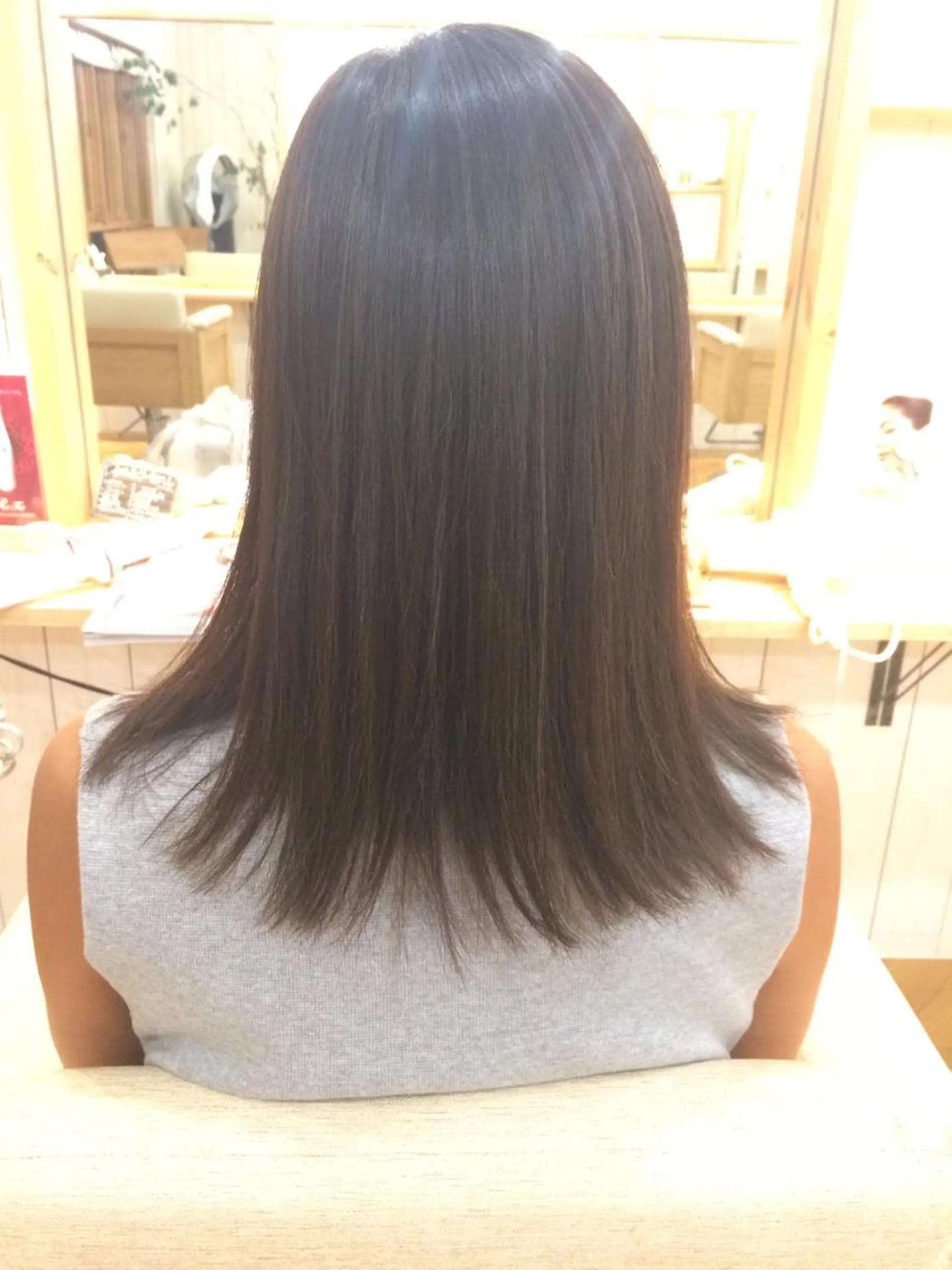 ミディアム カラー アッシュ ハイライトカラー シルバー シルバーアッシュ ハイライト DEE okazakiのヘアスタイル