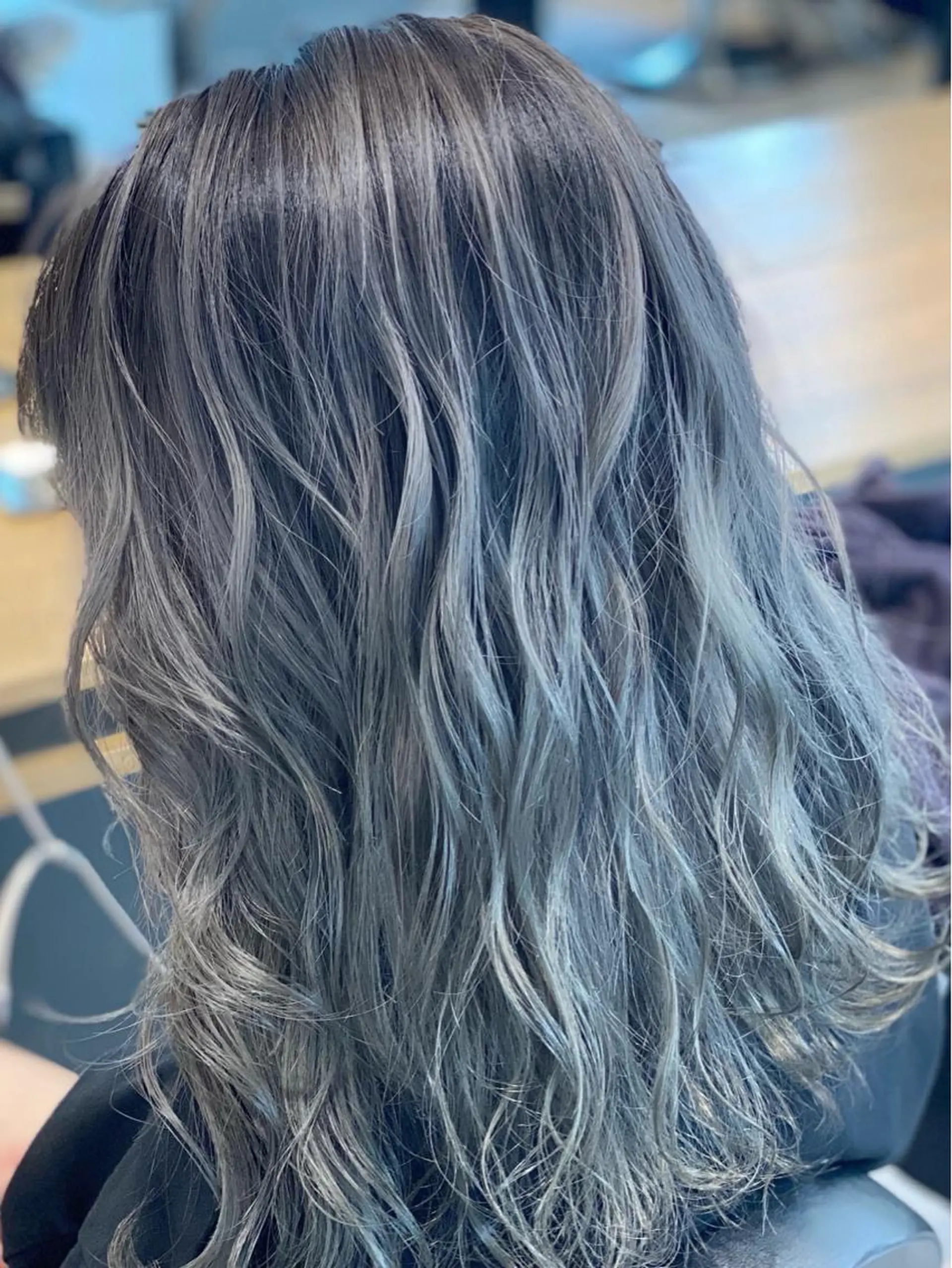 セミロング カラー バレイヤージュ ブリーチ レイヤーカット THINK SHOP KANTAのヘアスタイル