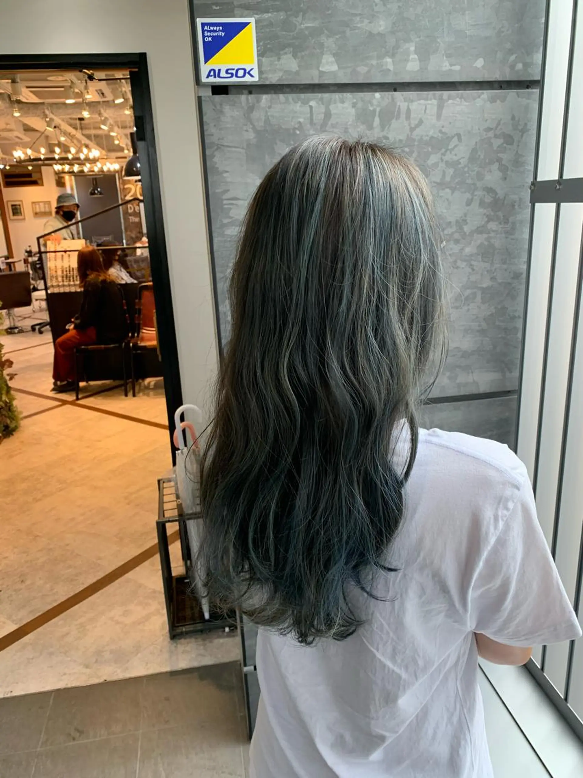 ロング カラー アッシュ ブルーカラー ブルーアッシュ ハイライトカラー ハイライト カット ヘアカラー トリートメント aguhair jour所属・髪質改善/白髪ぼかし KENTAのヘアスタイル