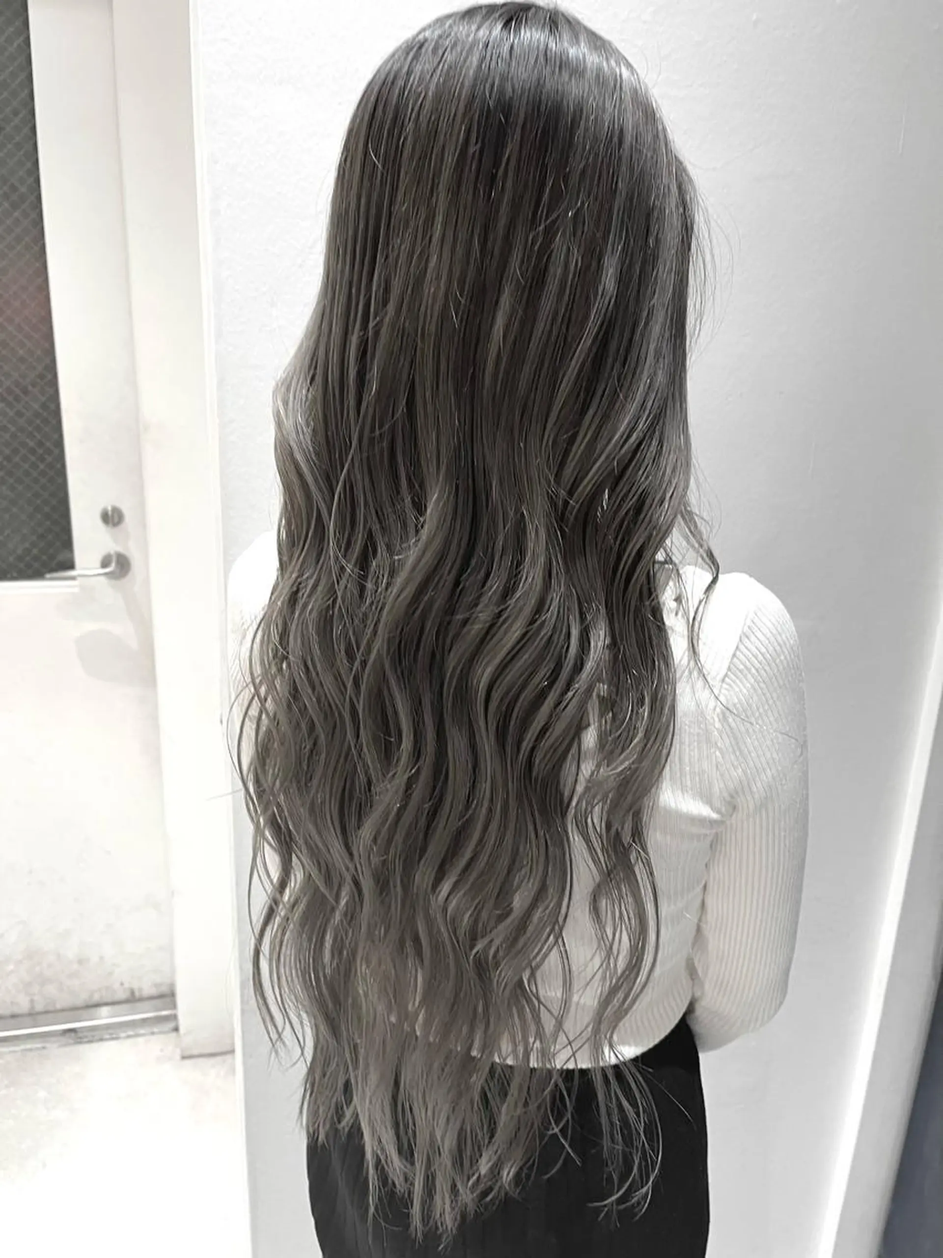 セミロング アッシュ レイヤーカット ヘアカラー 🌈透明感カラー 韓 国ヘアこうたろうのヘアスタイル