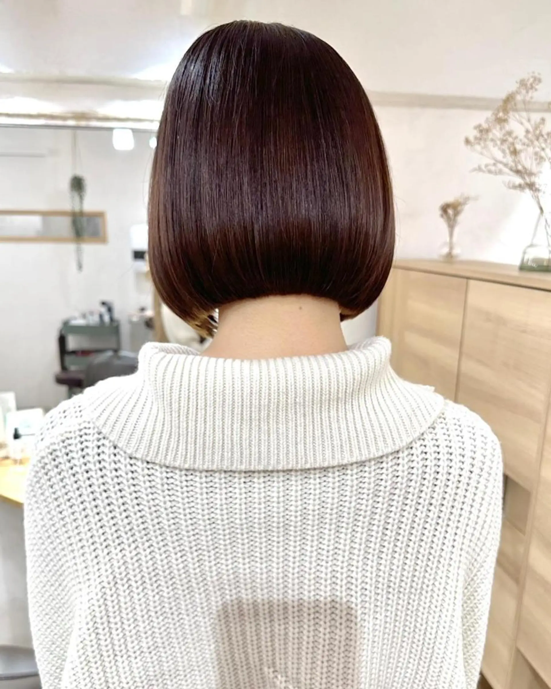 ショート カラー パーマ 切りっぱなしボブ 前下がりボブ ショートボブ 黒髪 イヤリングカラー 銀座No.1髪質改善 縮毛矯正/本木のヘアスタイル