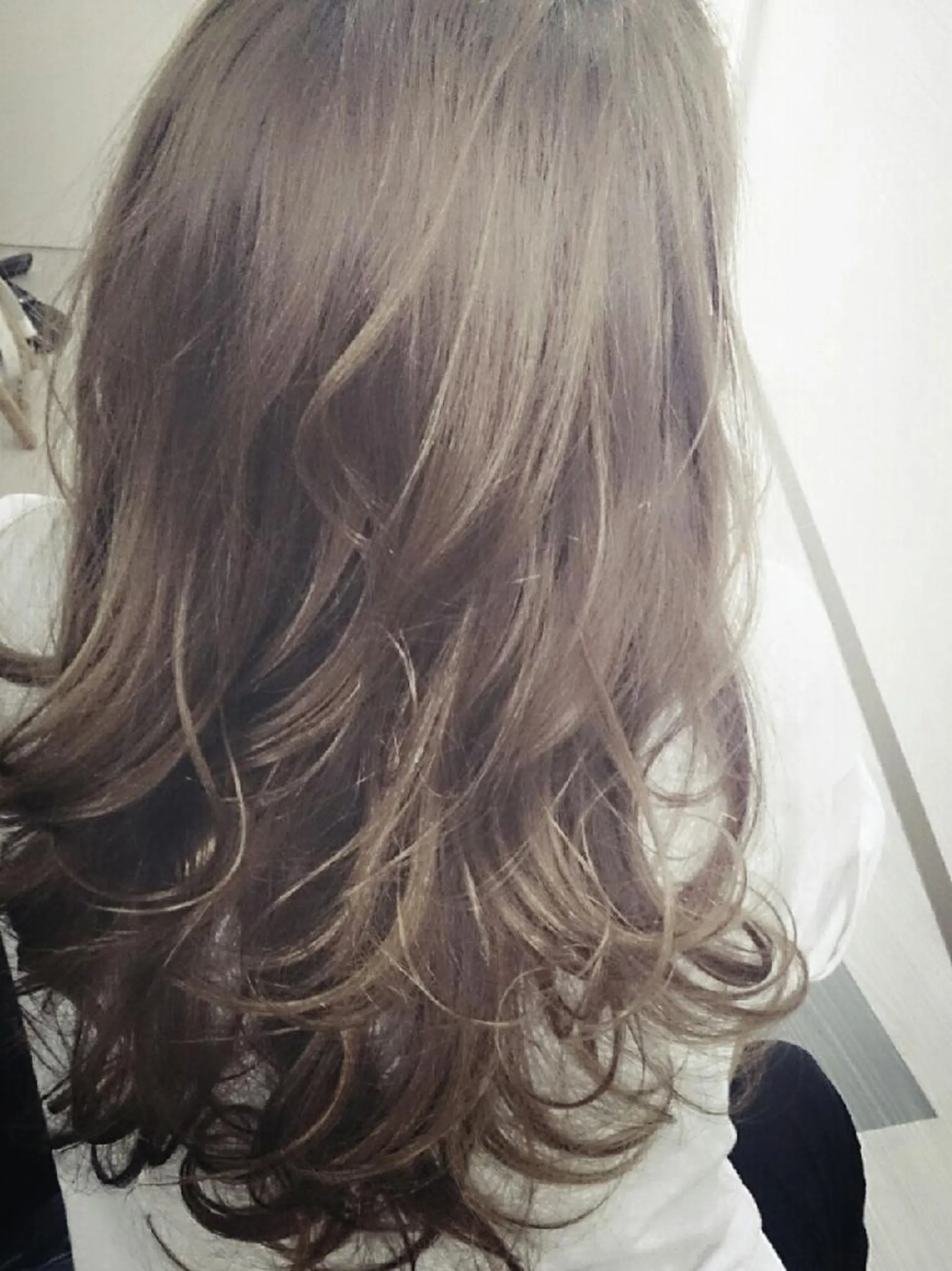 カラー ロング グレージュ Babylon所属・畑中秀平💛艶髪💜 Babylon 代表のヘアスタイル