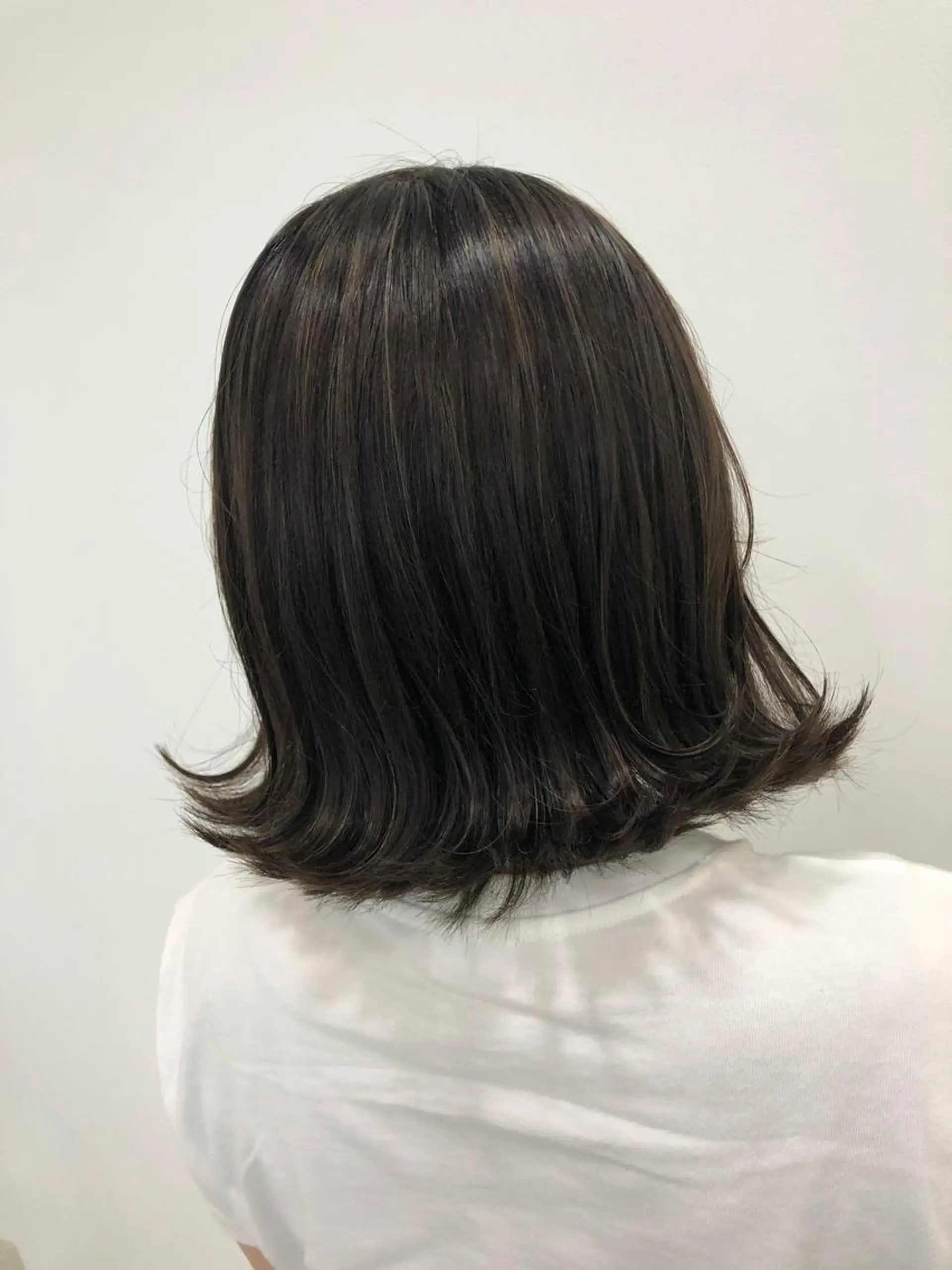 ショート カラー ハイライトカラー ハイライト 白髪ぼかしハイライト めさきすずなのヘアスタイル