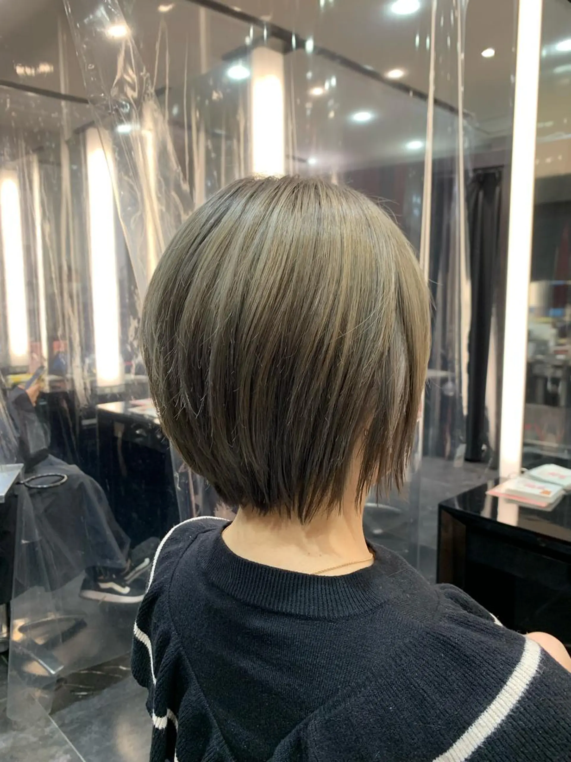 ショート カラー ブリーチ グレージュ ハイトーンカラー シルバー ショートヘア 艶髪/白髪ぼかし ヘッドスパ/大野結菜のヘアスタイル