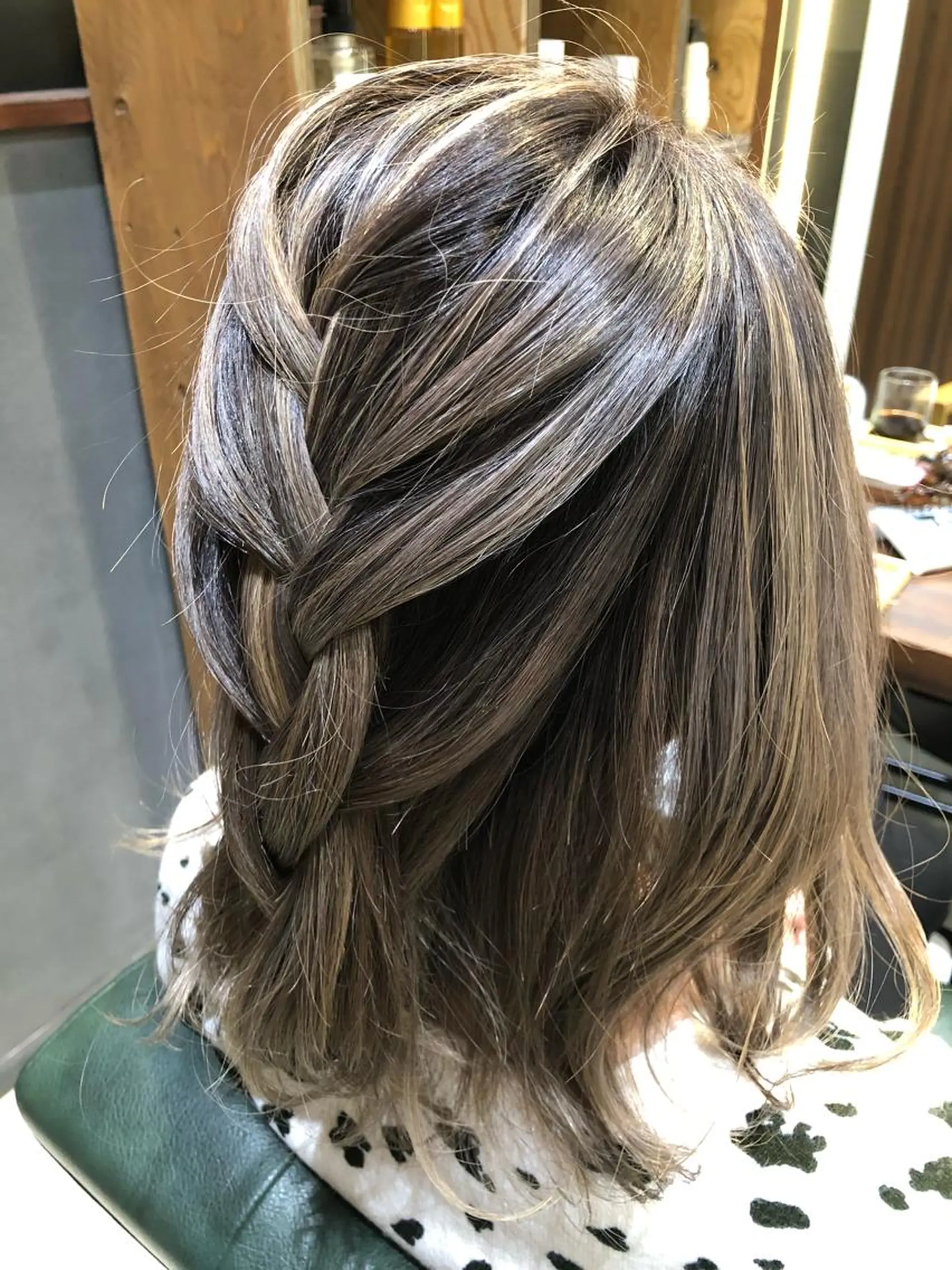 ミディアム ハイライト 松本 明日可のヘアスタイル