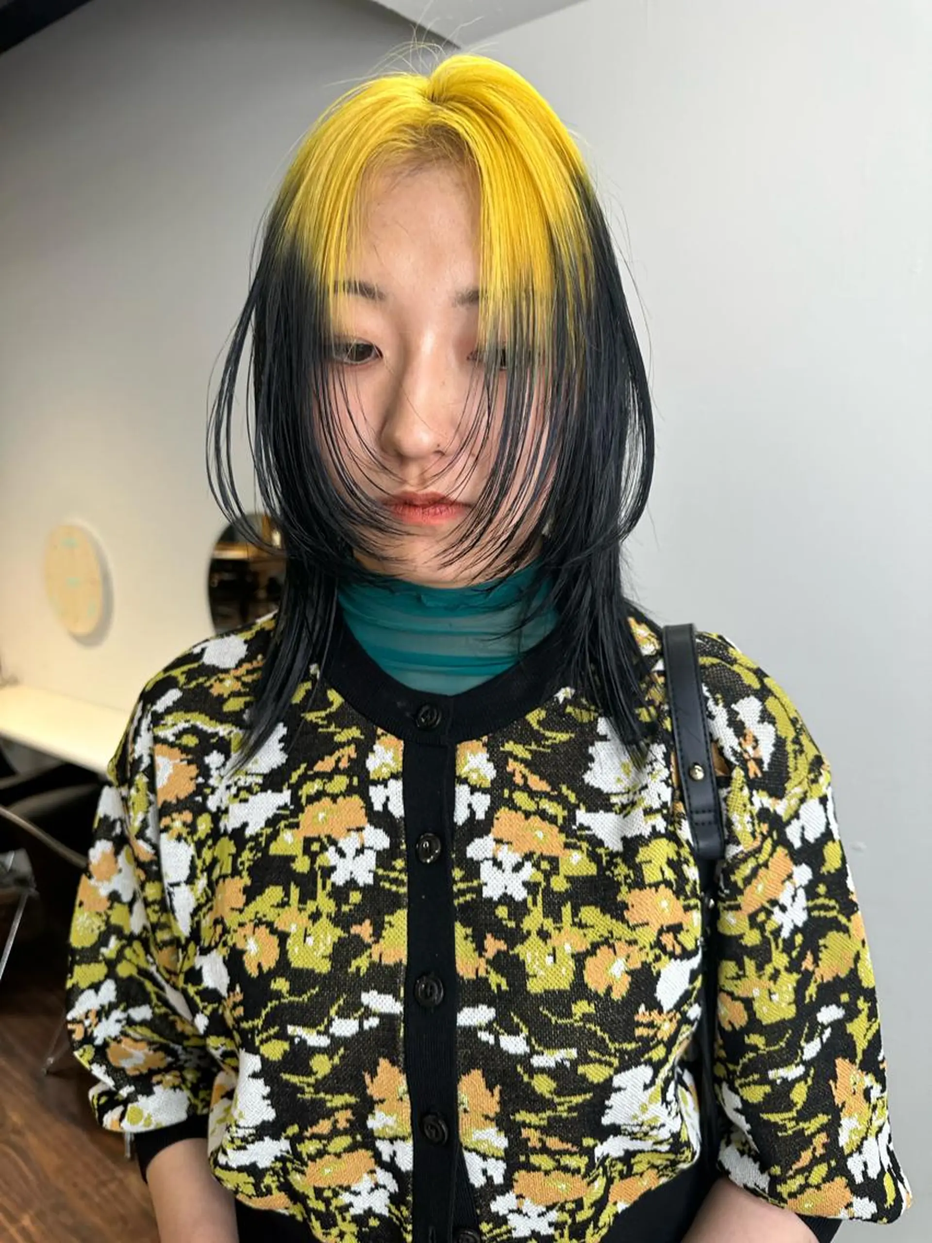 ミディアム カラー アディクシーカラー ブリーチ ケアブリーチ デザインカラー ハイトーンカラー カット ヘアカラー トリートメント ワンホンヘア ケラチン/Kaitoのヘアスタイル