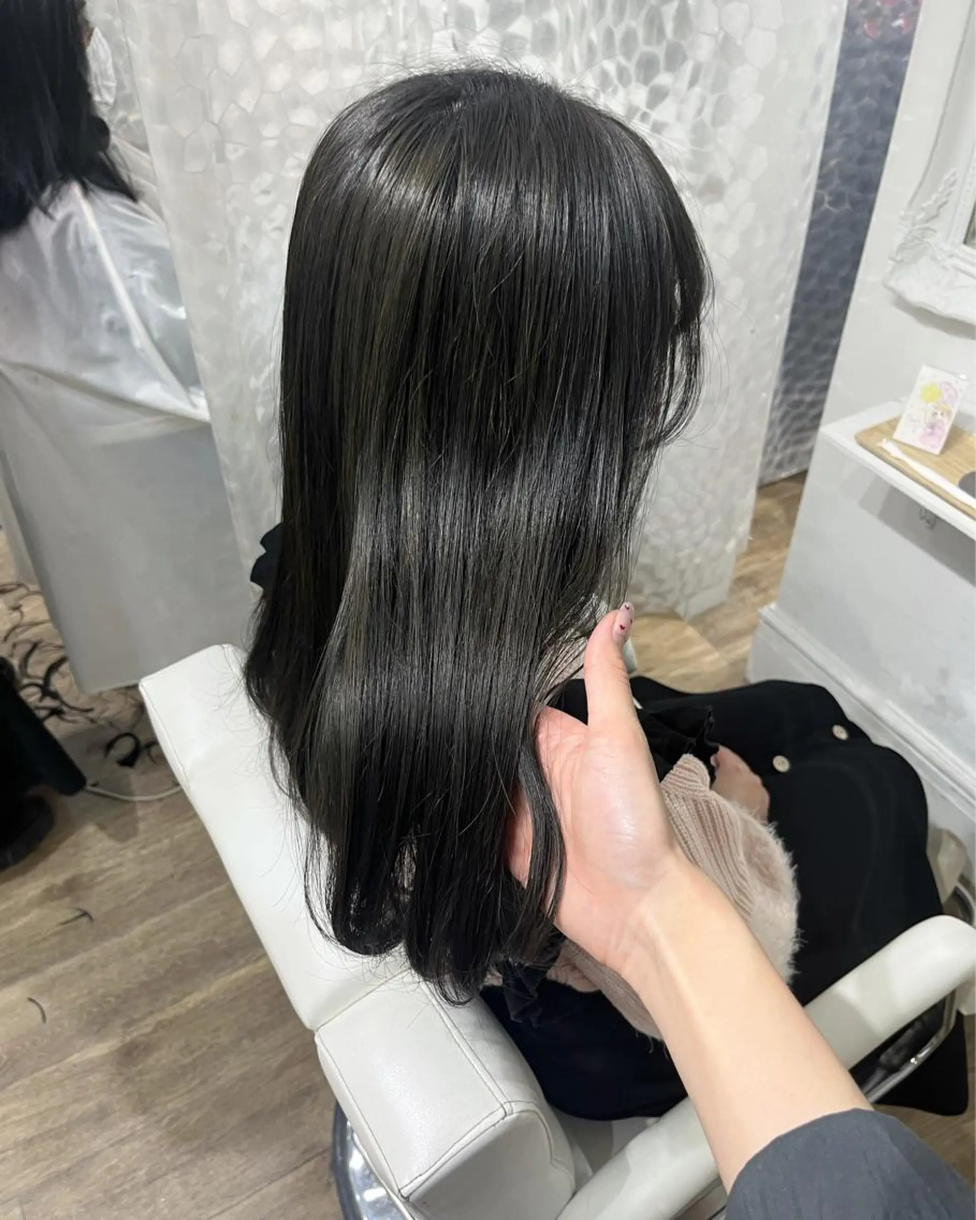 ロング カラー ネイル ヘアカラー トリートメント 𝗺𝗶𝗸𝘂♡ 似合わせ🎀のヘアスタイル