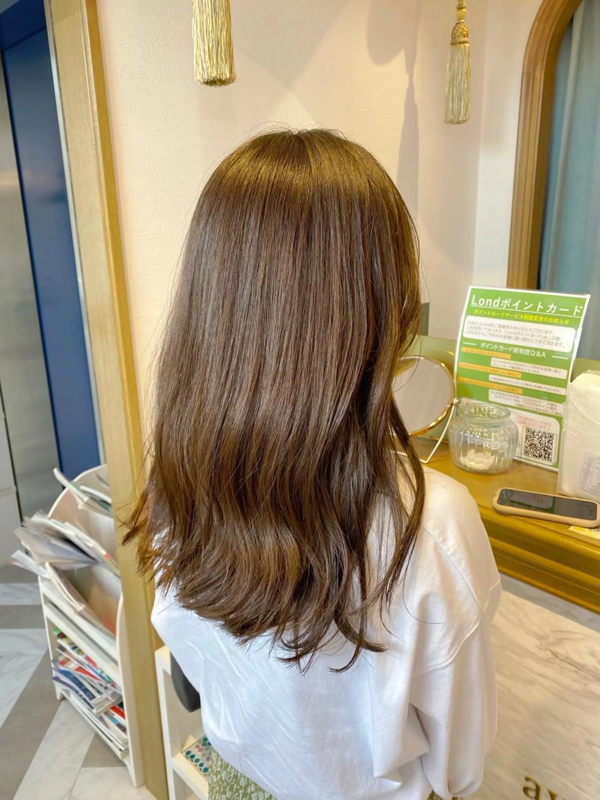 ミディアム カット ヘアカラー トリートメント レイヤーカット /透明感カラー西田のヘアスタイル