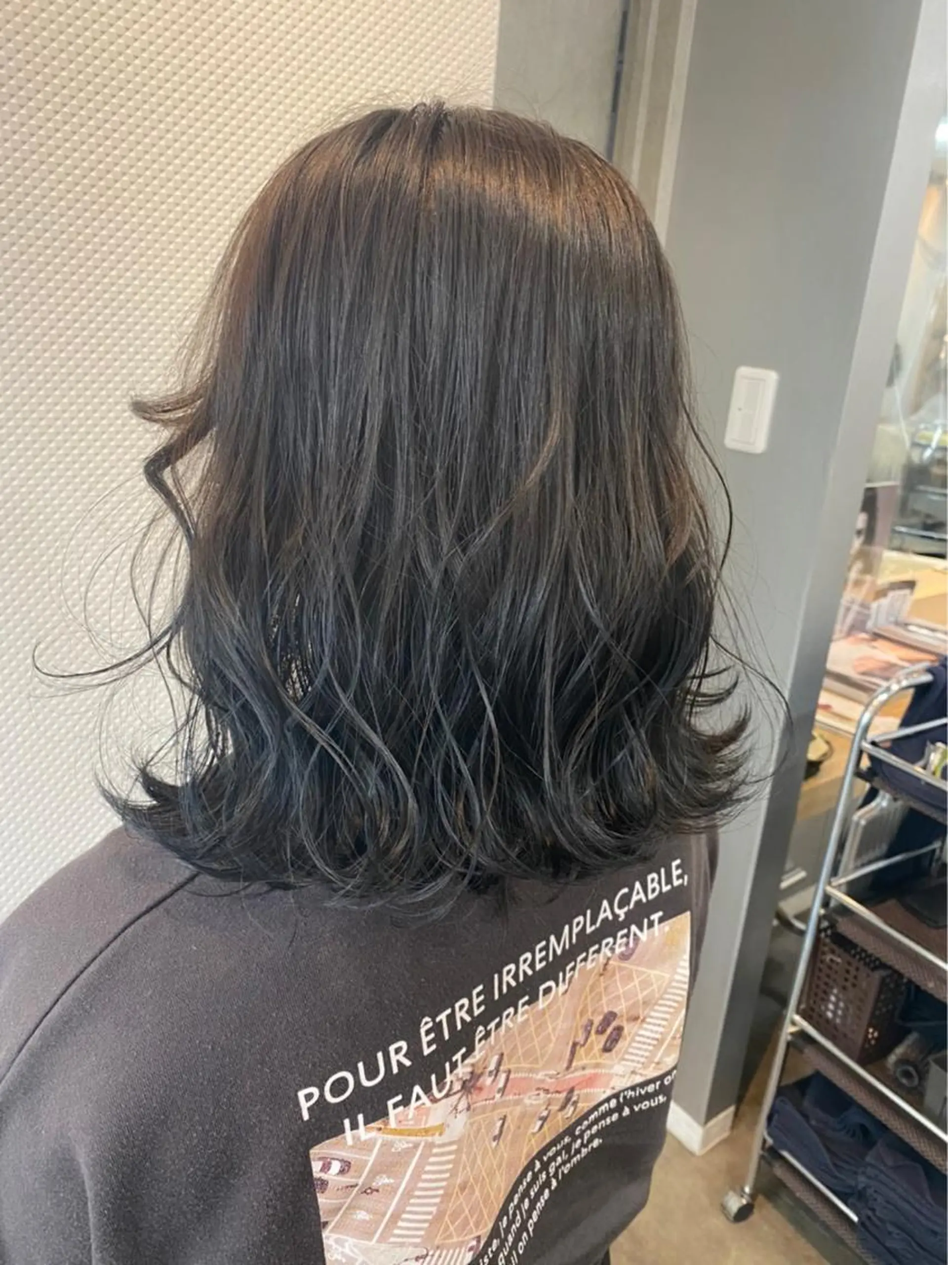 ミディアム カラー 切りっぱなしボブ 黒髪 ブルーカラー ブルーブラック ボブ 透け感✨ダメージレス カラーHana🤍のヘアスタイル